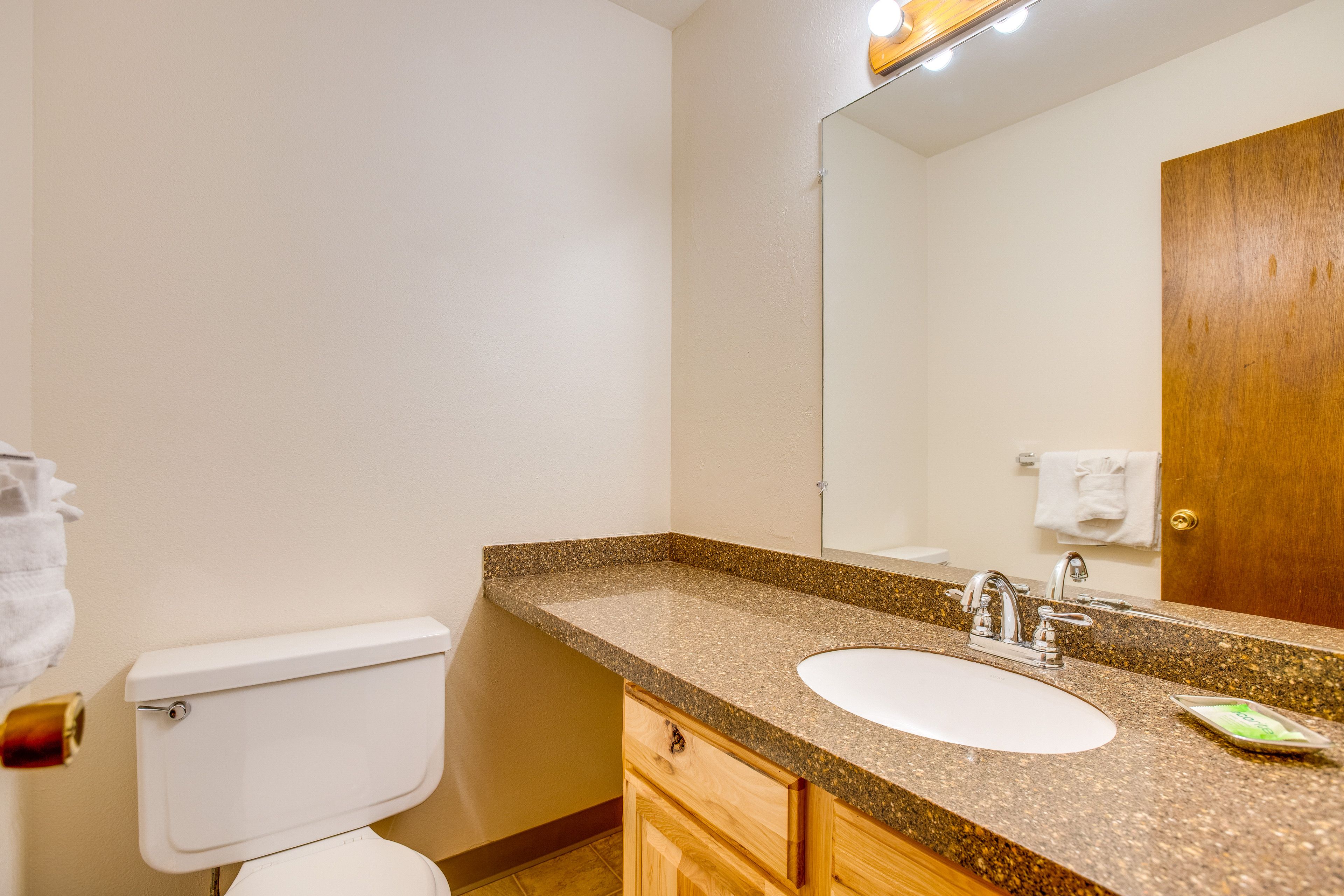 Full Bathroom | 2nd Floor