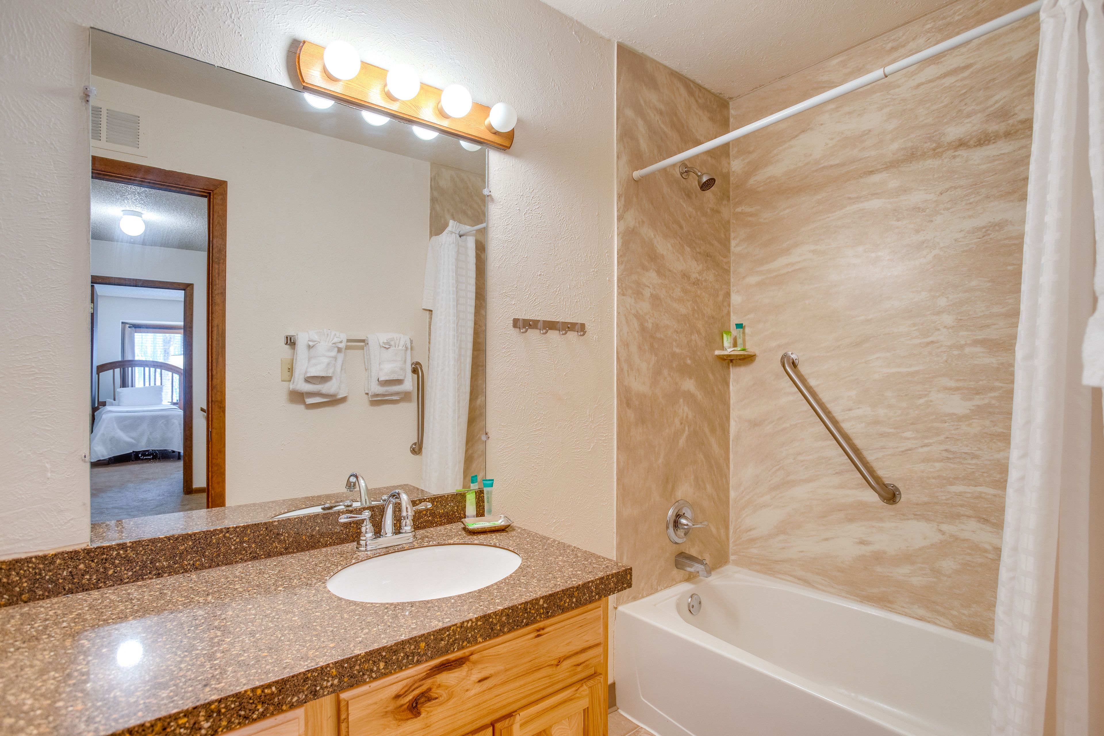 Full Bathroom | 2nd Floor