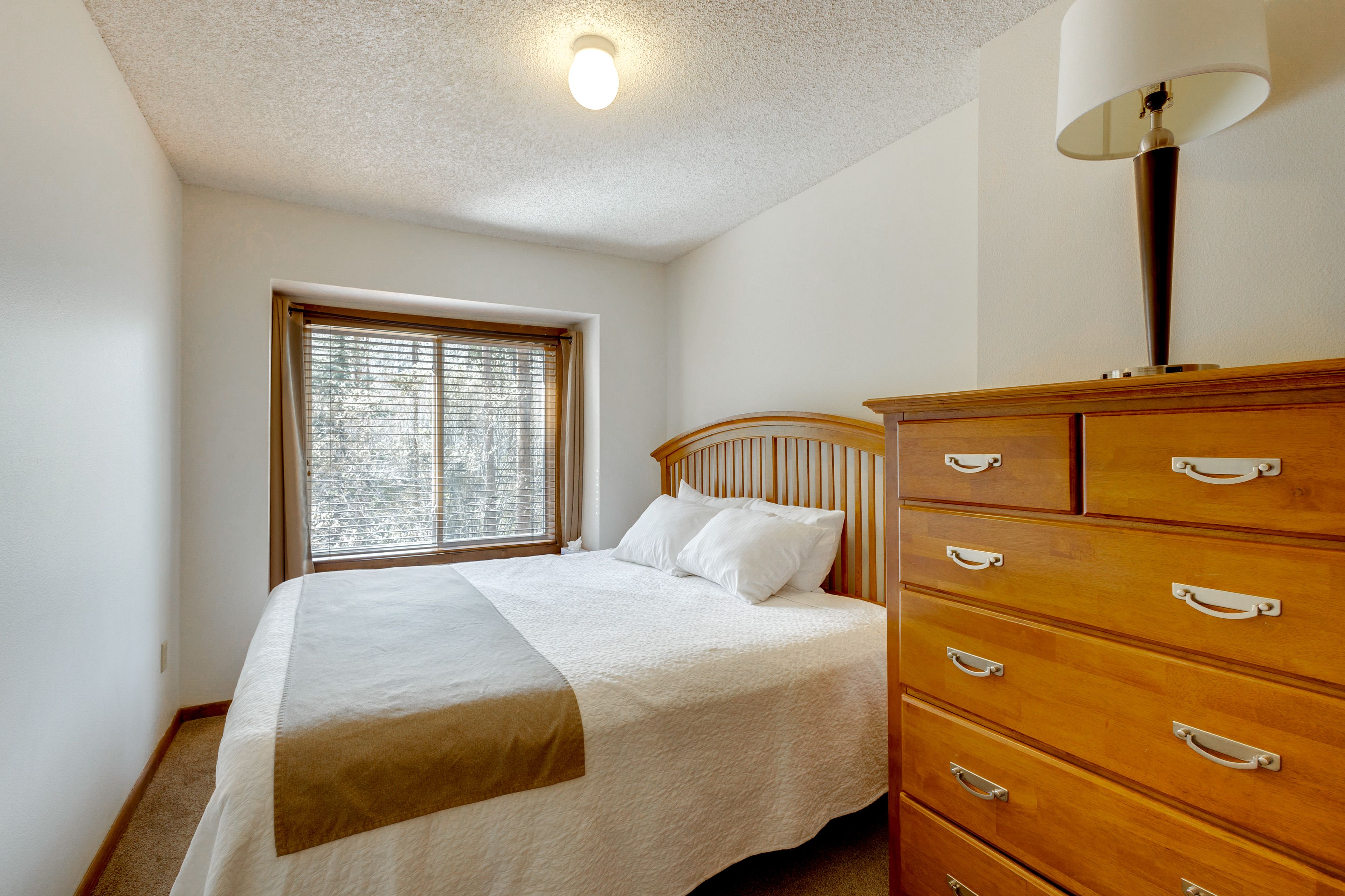 Bedroom 1 | Queen Bed | 2nd Floor