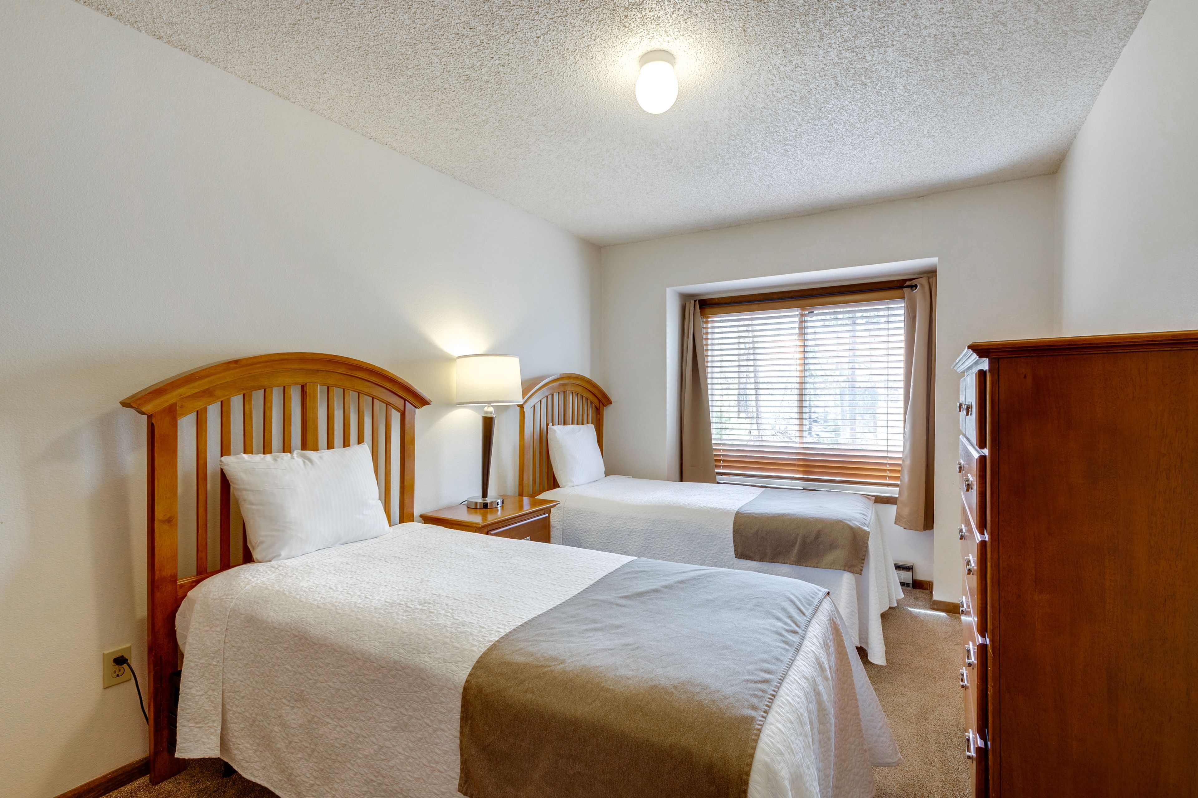 Bedroom 2 | 2 Twin Beds | 2nd Floor