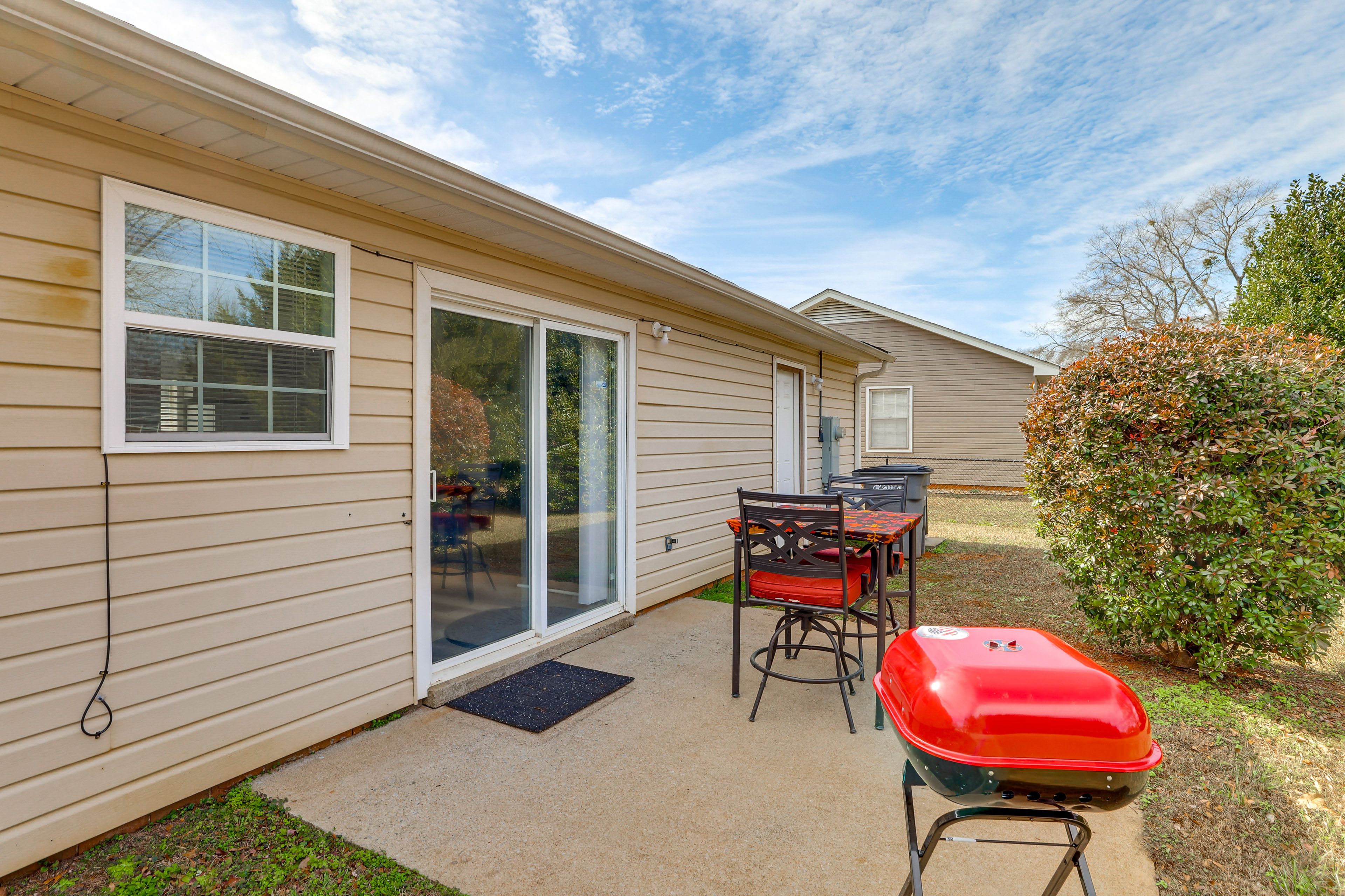 Patio | Grill | Outdoor Dining Area
