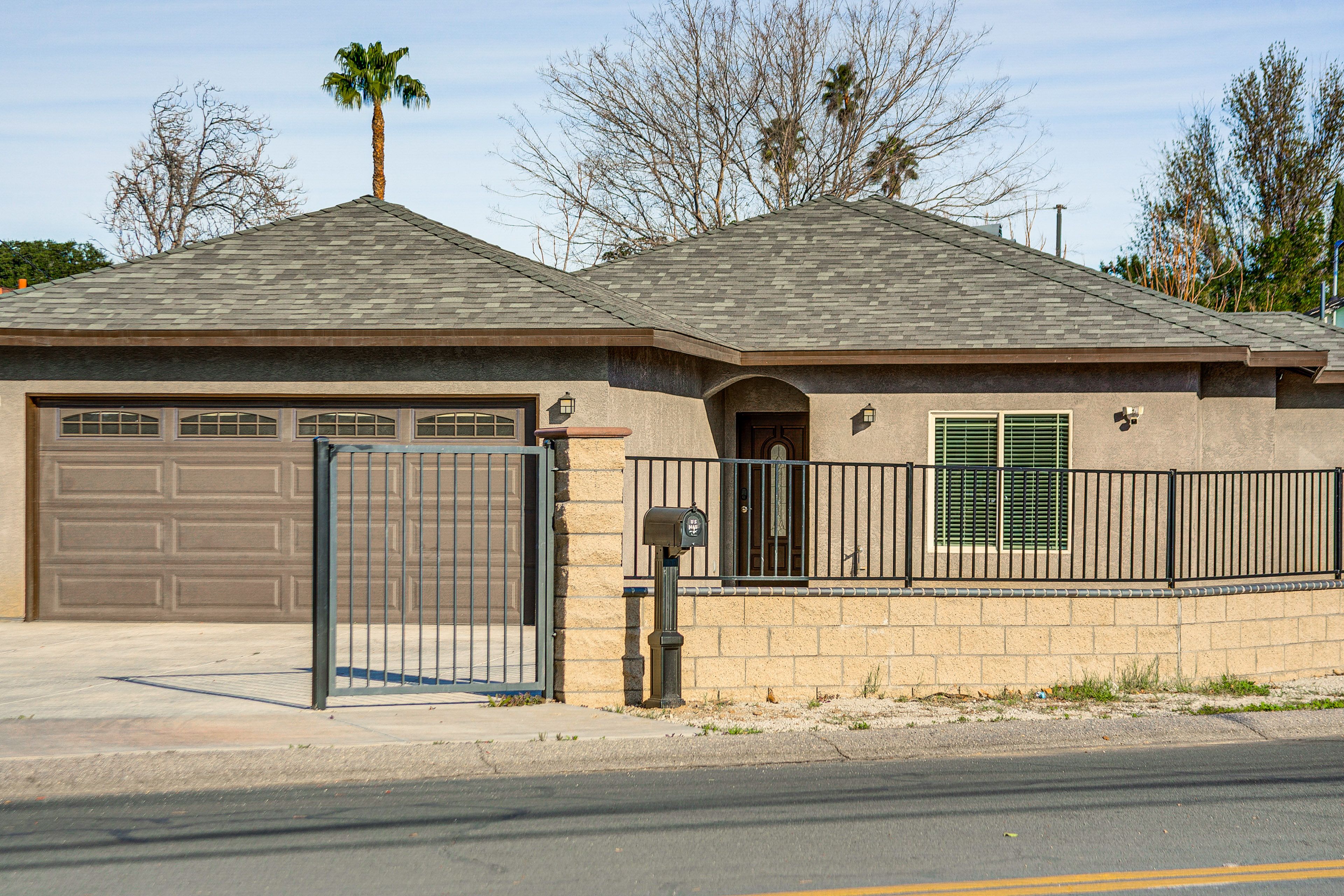 Driveway | 4-6 Vehicles