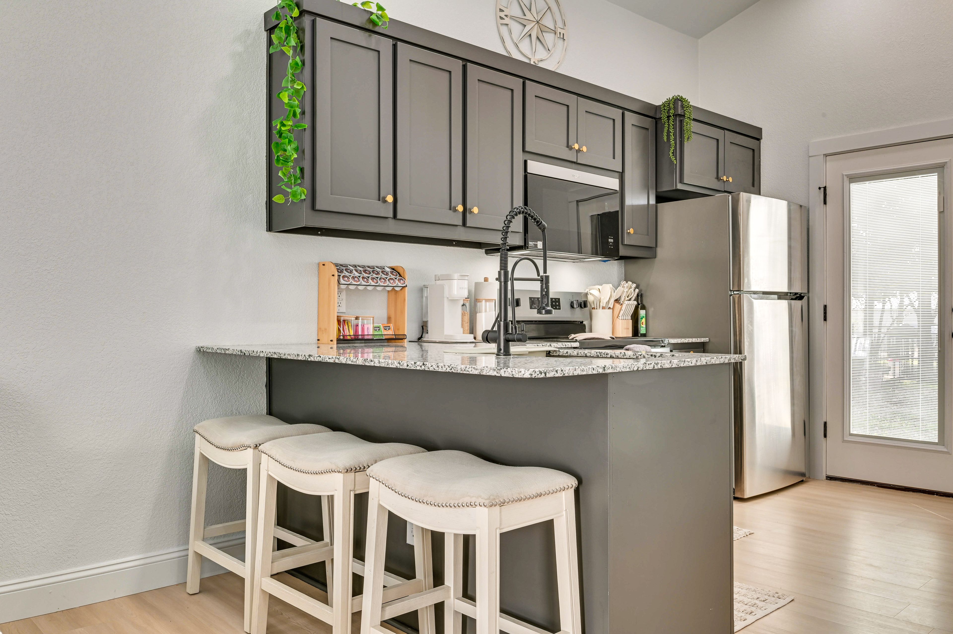 Kitchen | Breakfast Bar | Stove/Oven