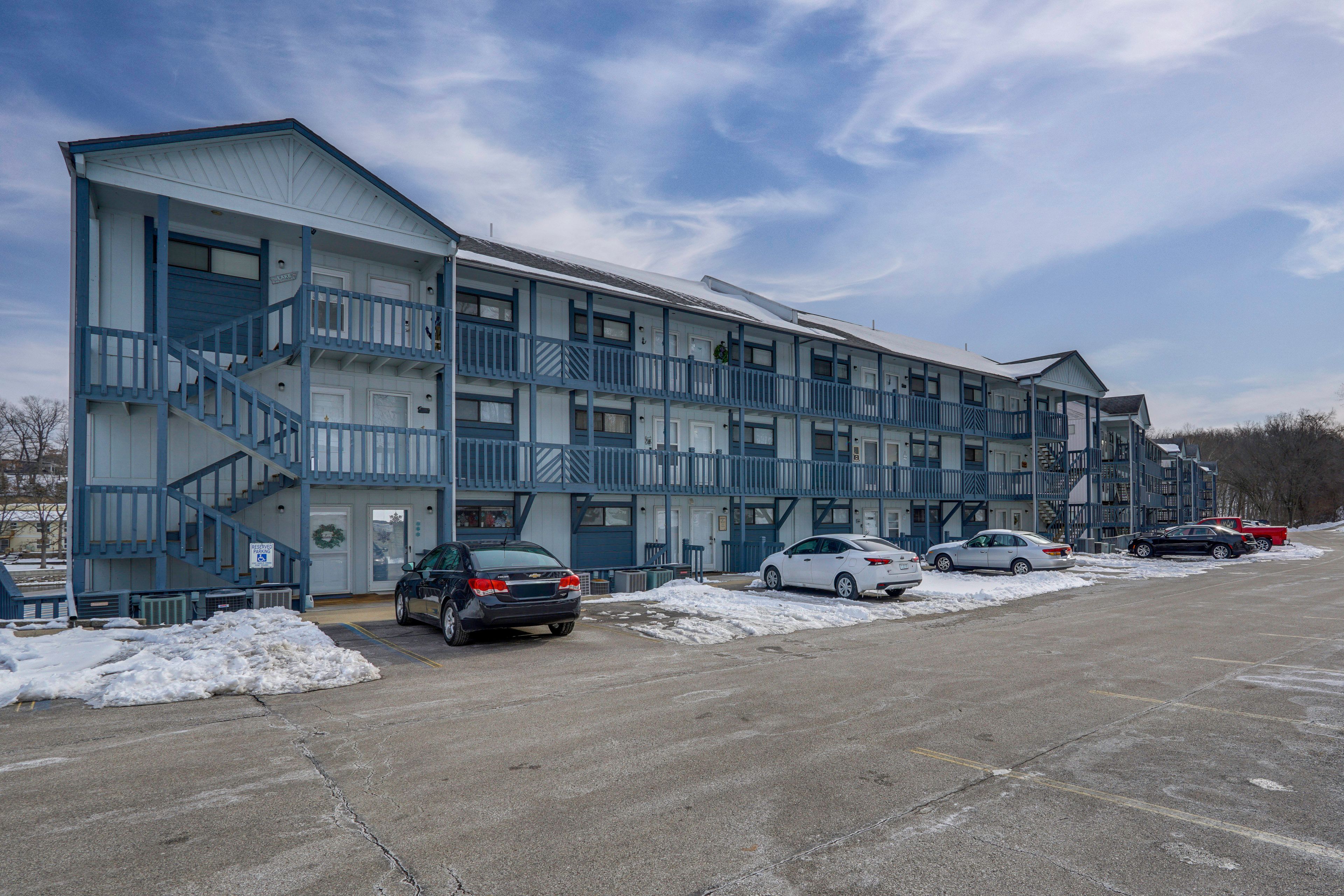 Parking | Community Lot (1 Vehicle)