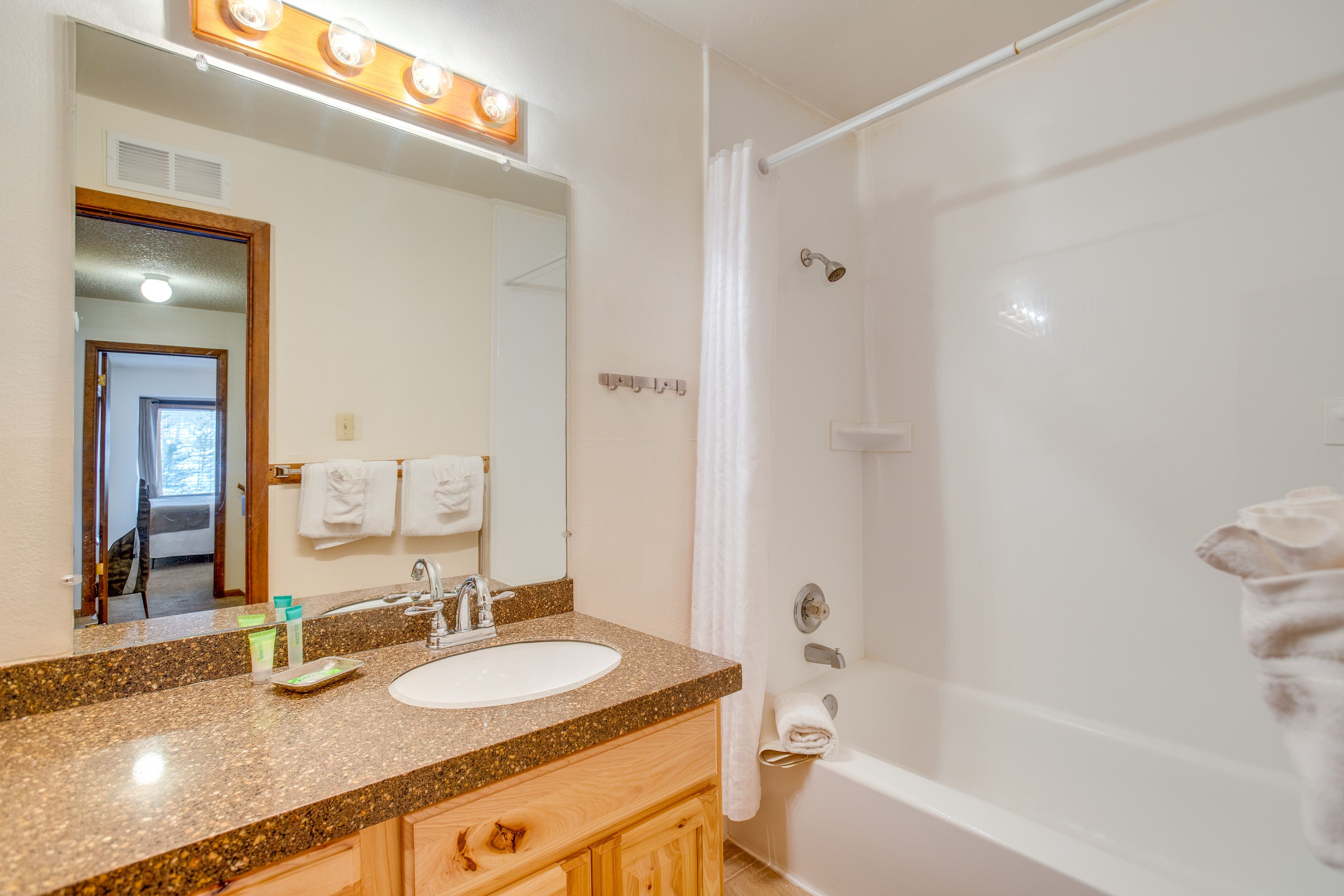 Full Bathroom | 2nd Floor