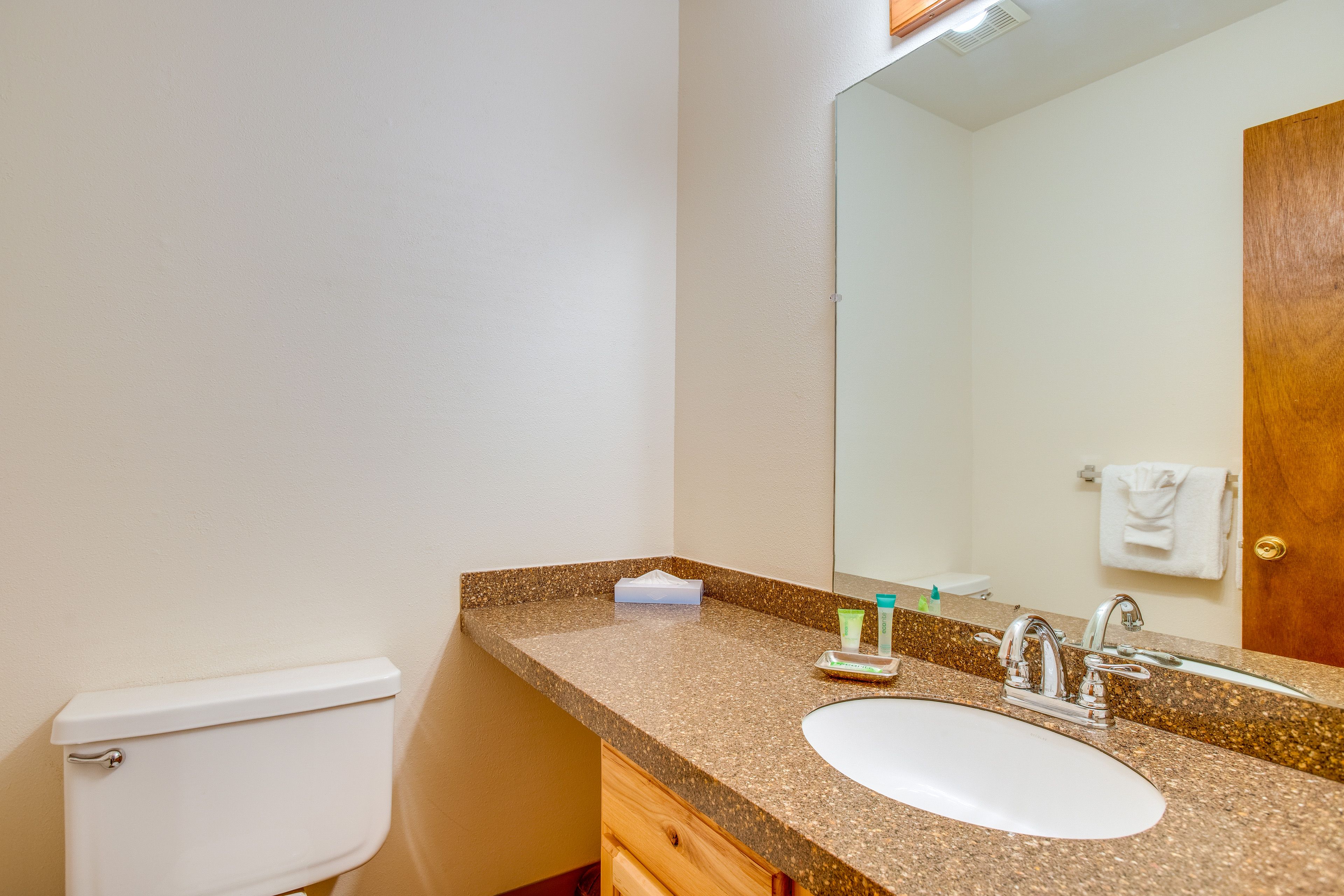 Full Bathroom | 2nd Floor