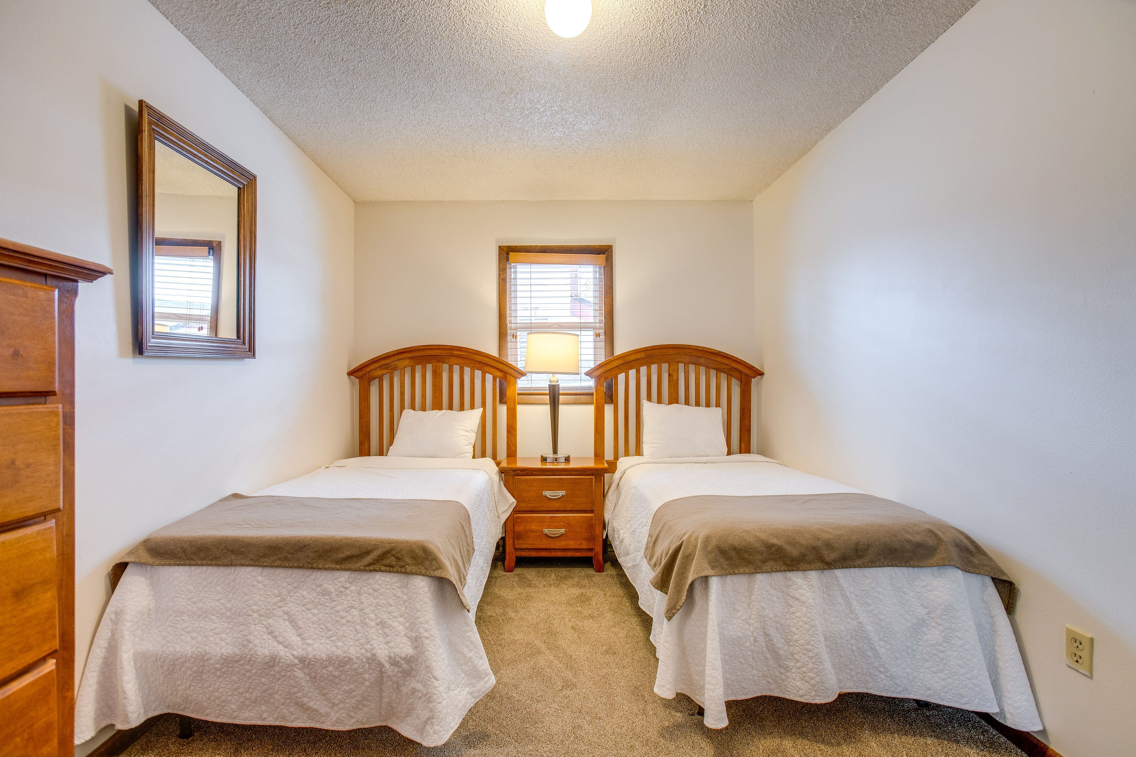 Bedroom 2 | 2 Twin Beds | 2nd Floor