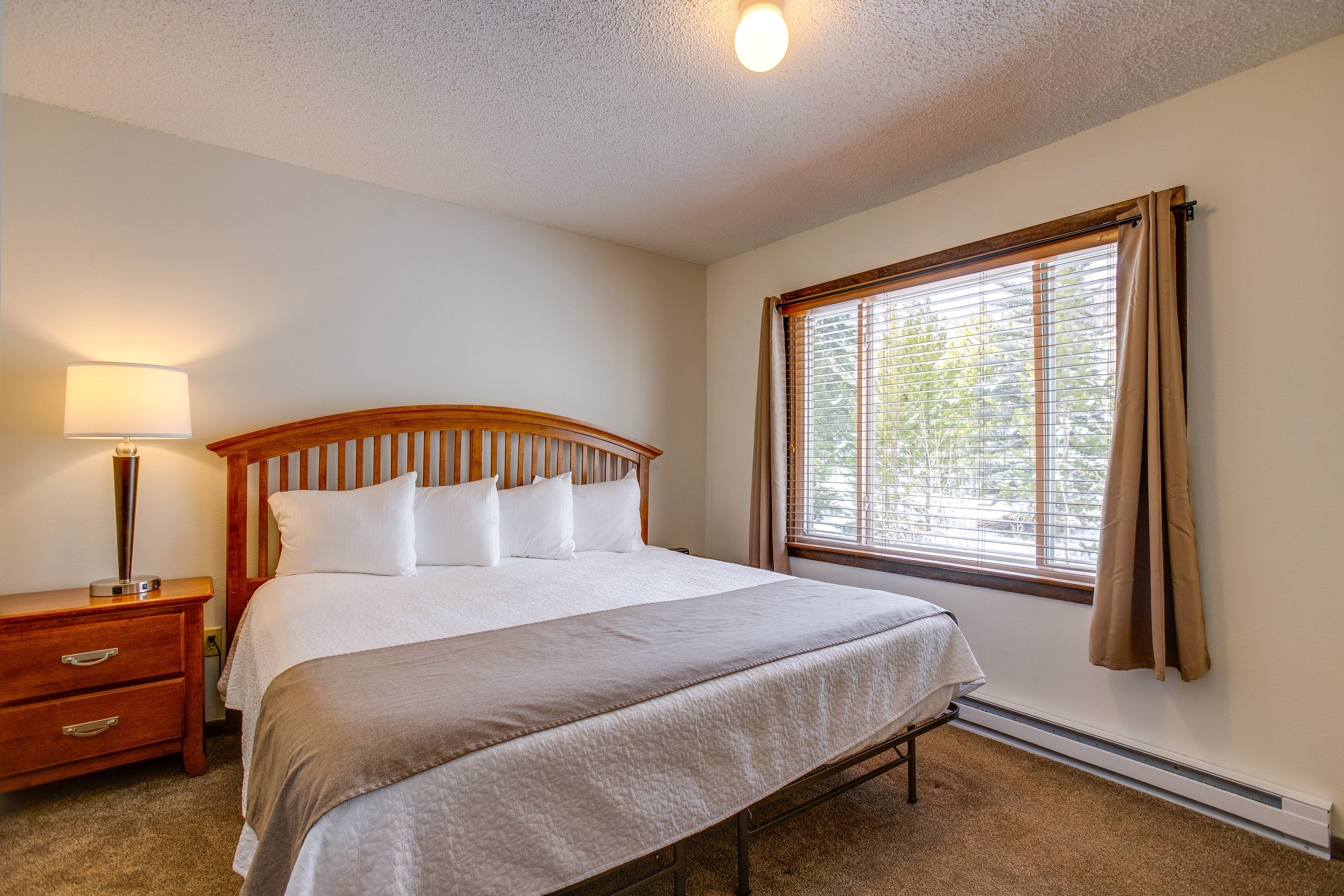 Bedroom 1 | Upper Level | Queen Bed