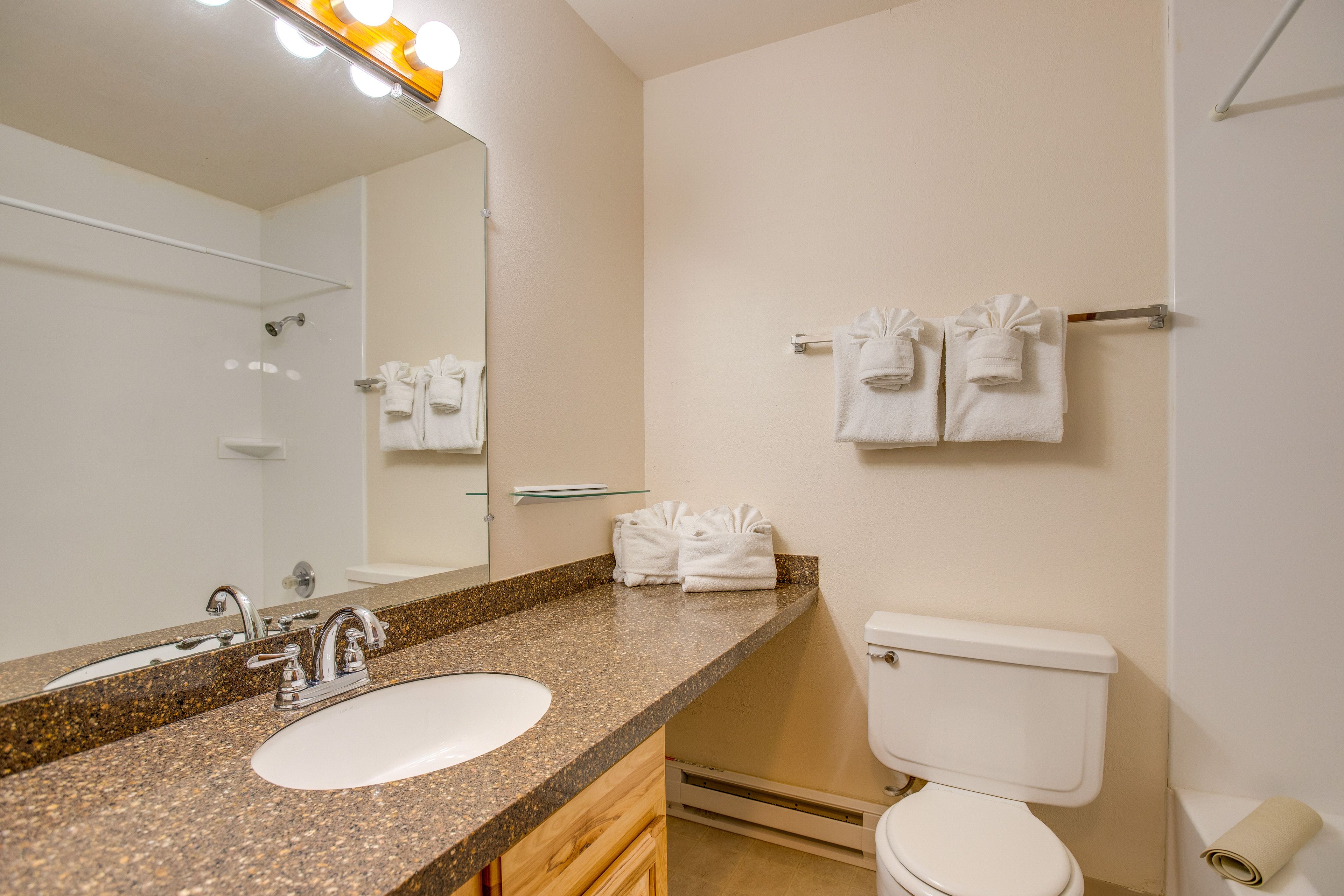 Full Bathroom | Upper Level
