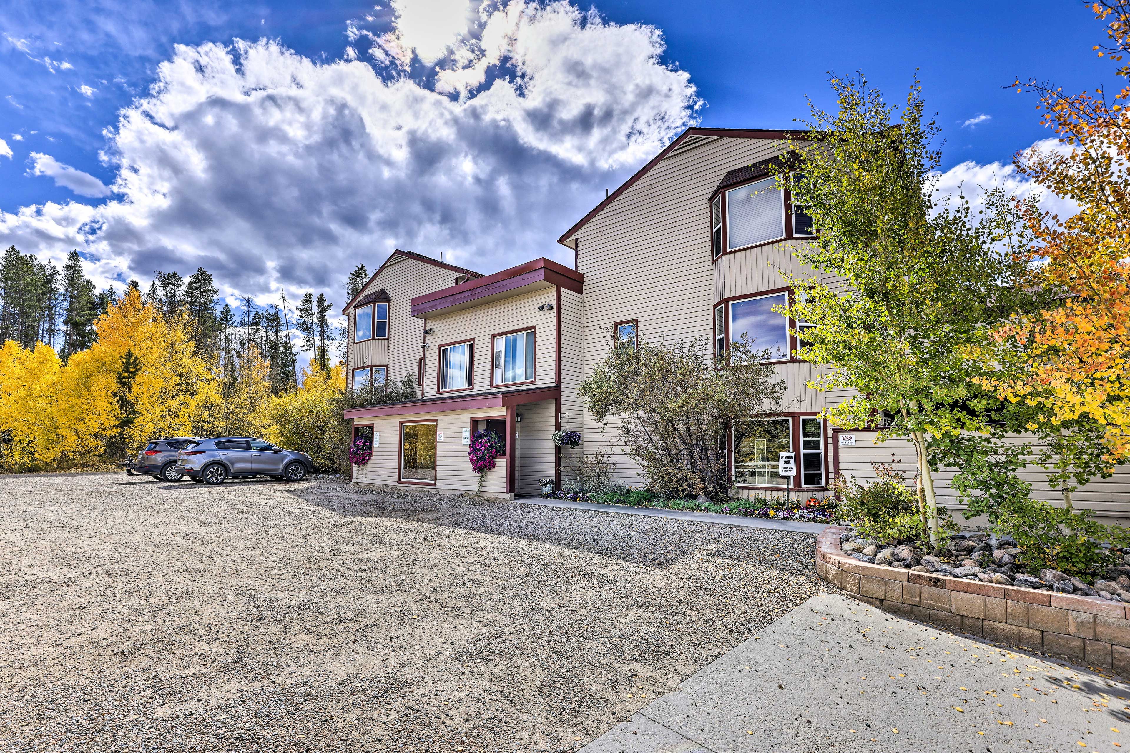 Property Exterior | Open Parking Lot (First-Come, First-Served)