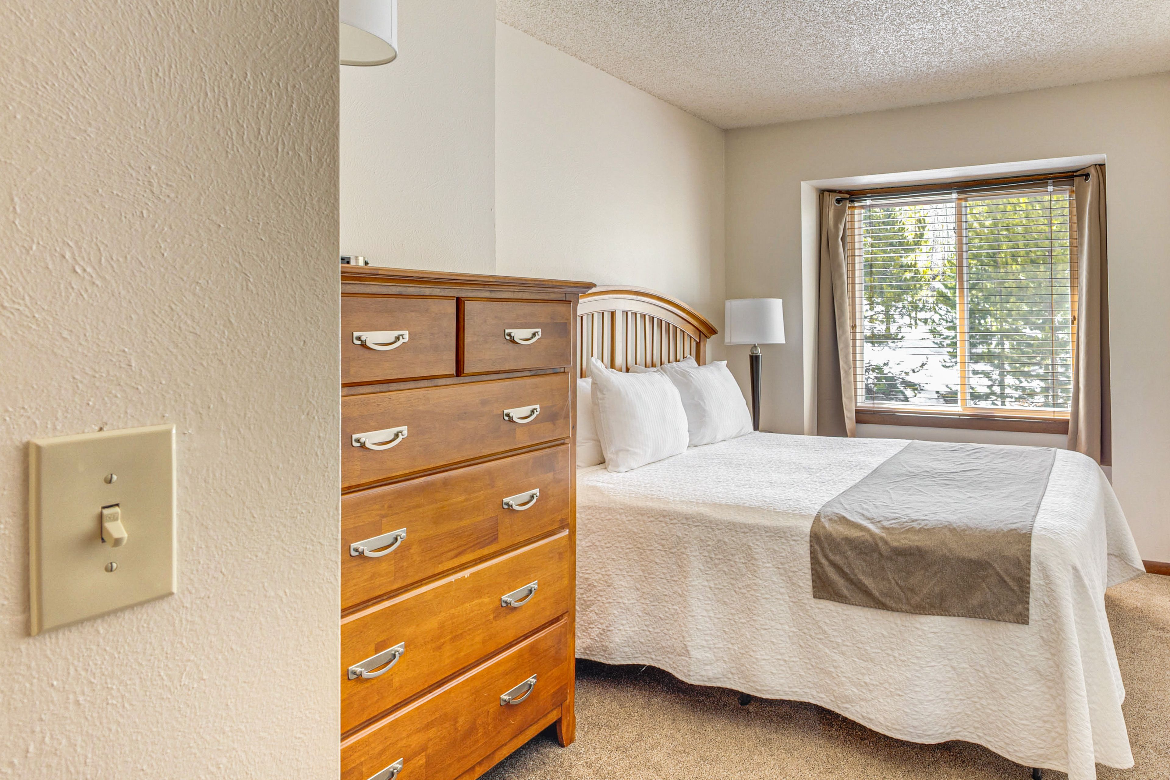 Bedroom 1 | Queen Bed | 2nd Floor