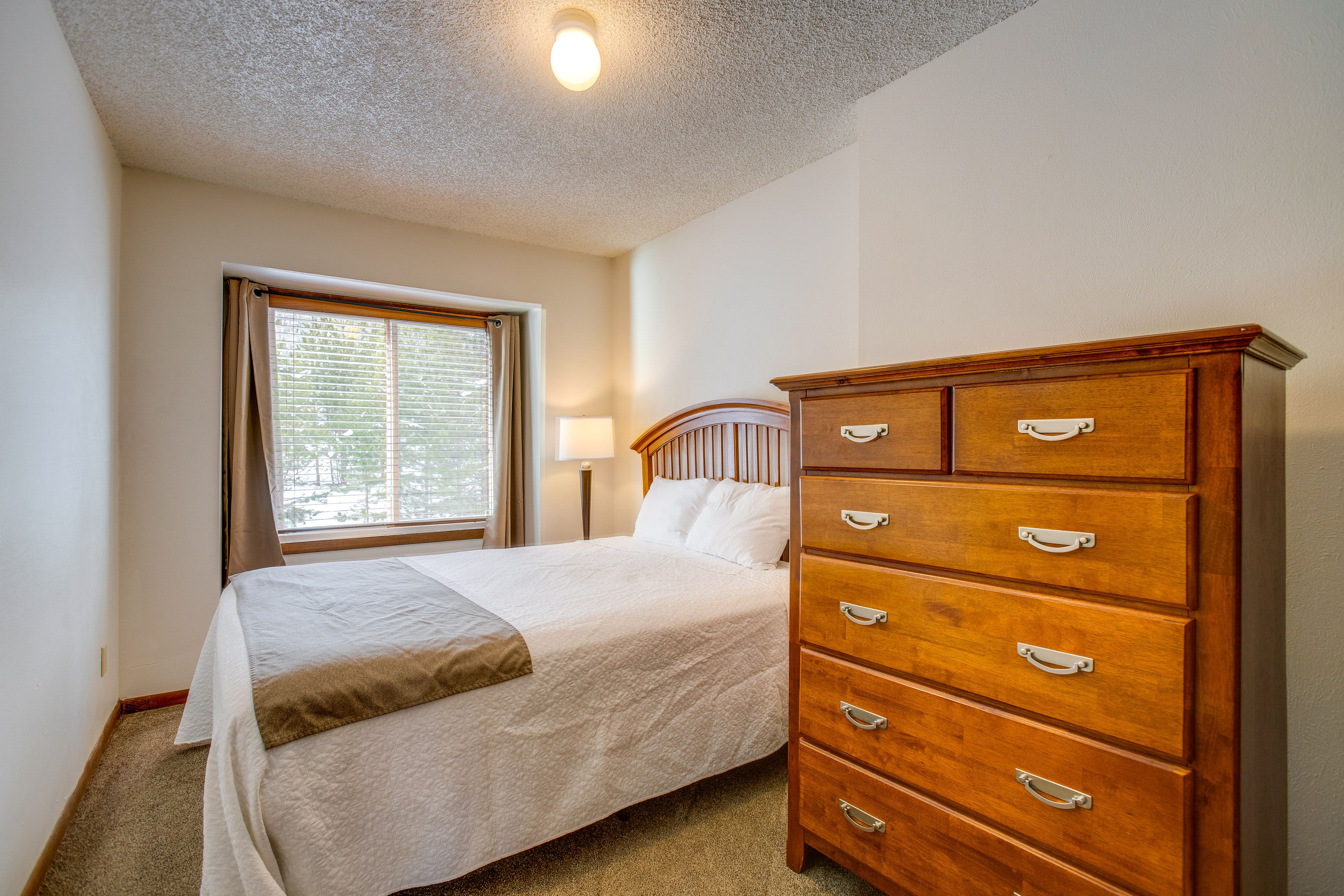 Bedroom 1 | Upper Level | Queen Bed