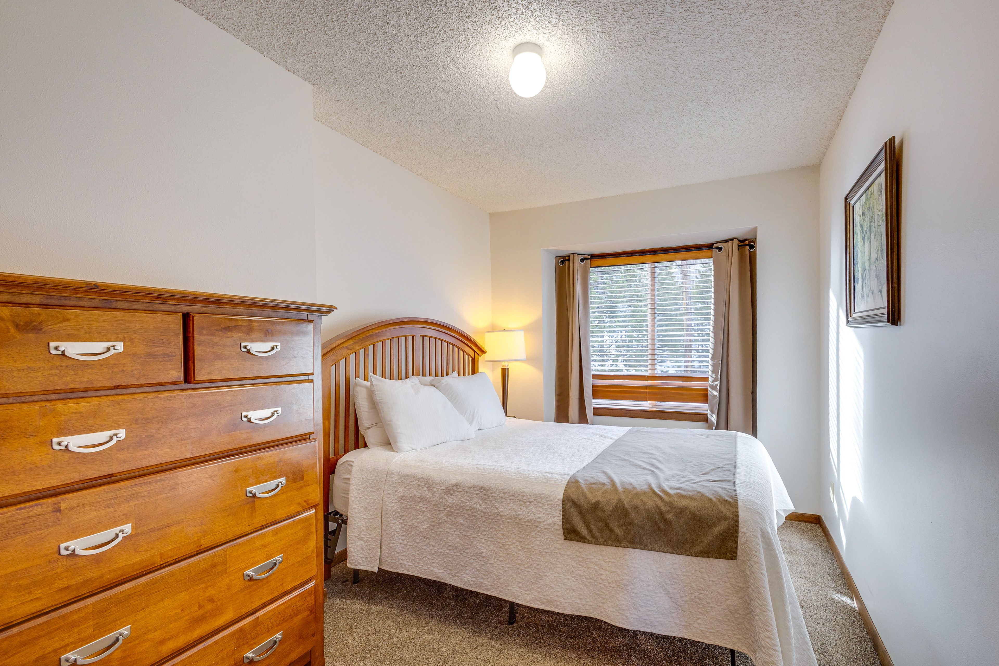 Bedroom 1 | Queen Bed | 2nd Floor