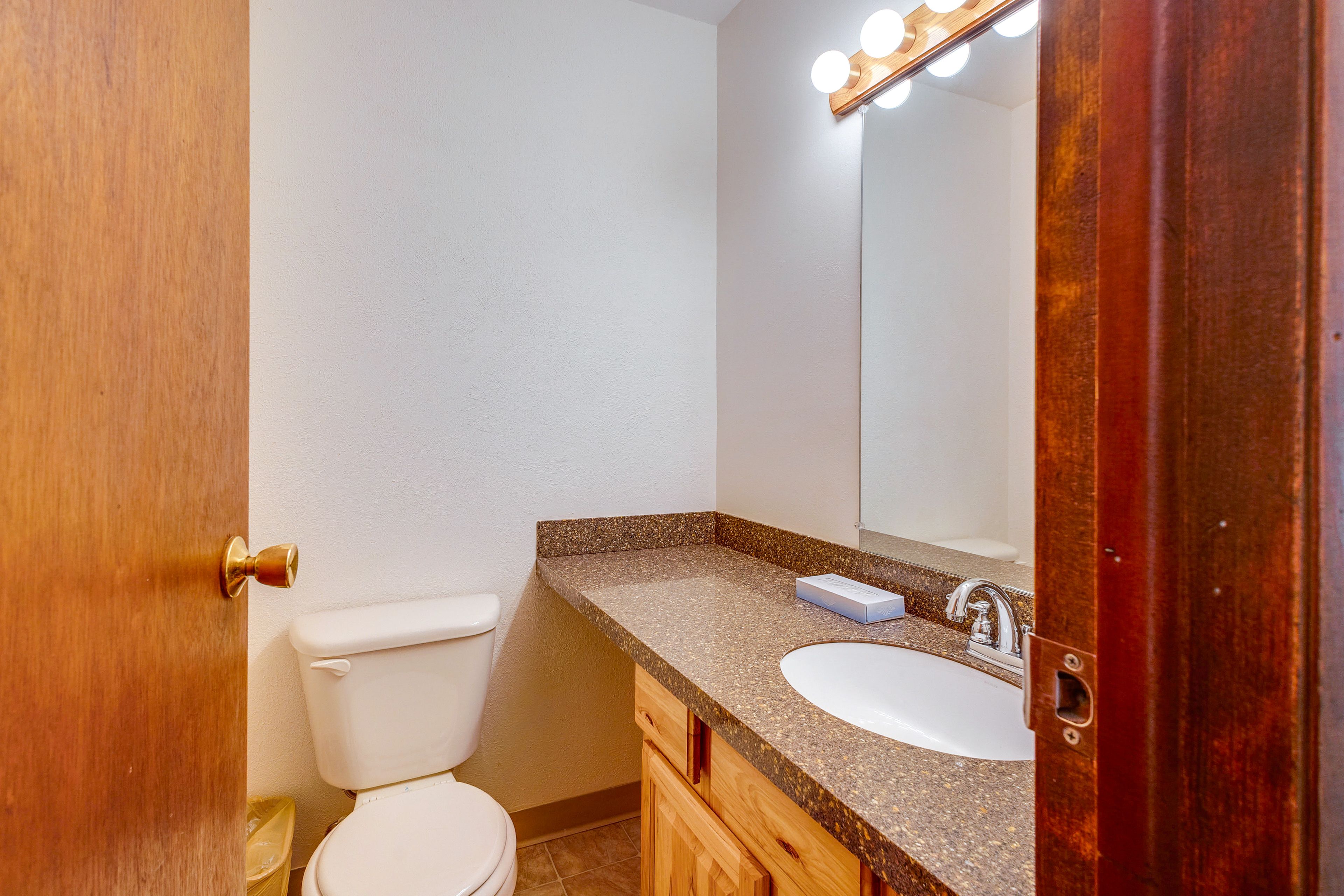 Full Bathroom | 2nd Floor