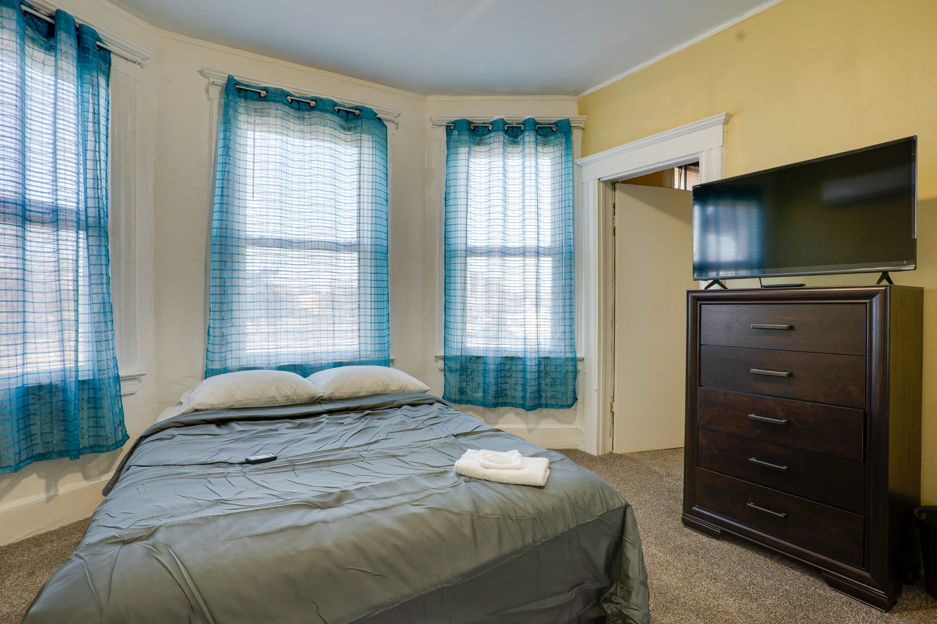 Bedroom 1 | Queen Bed | Smart TV | Linens Provided