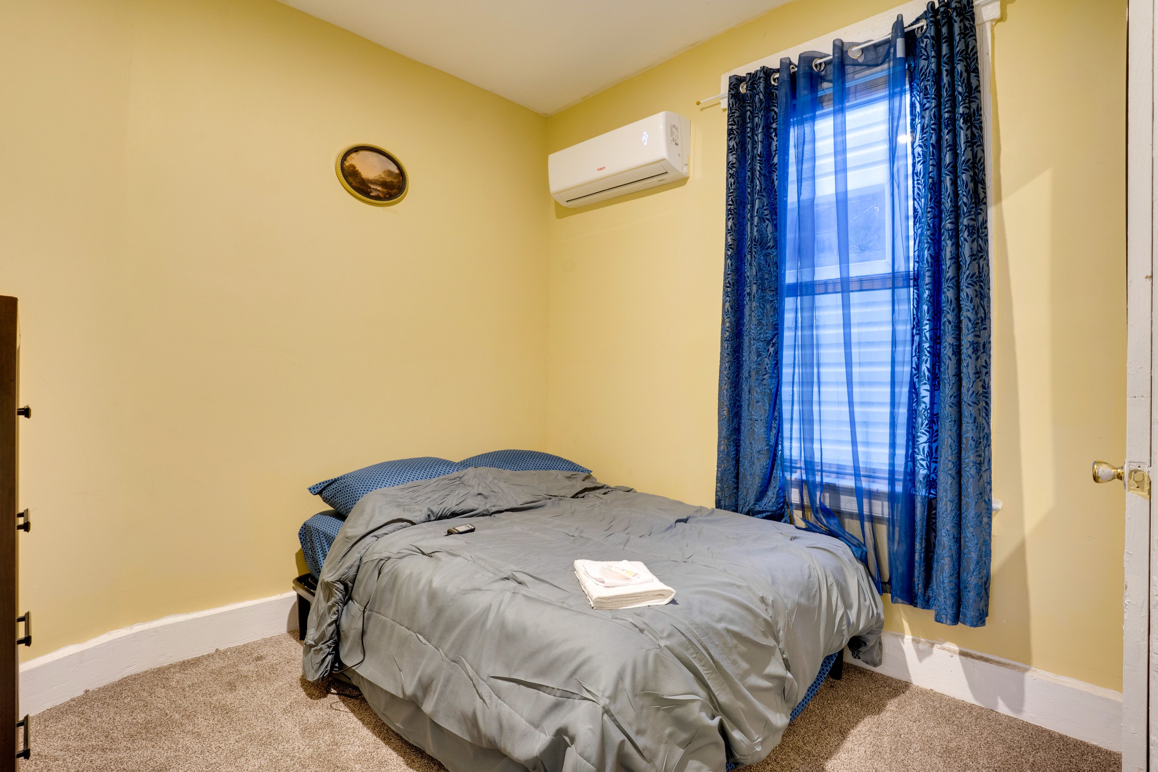 Bedroom 2 | Full Bed | Smart TV