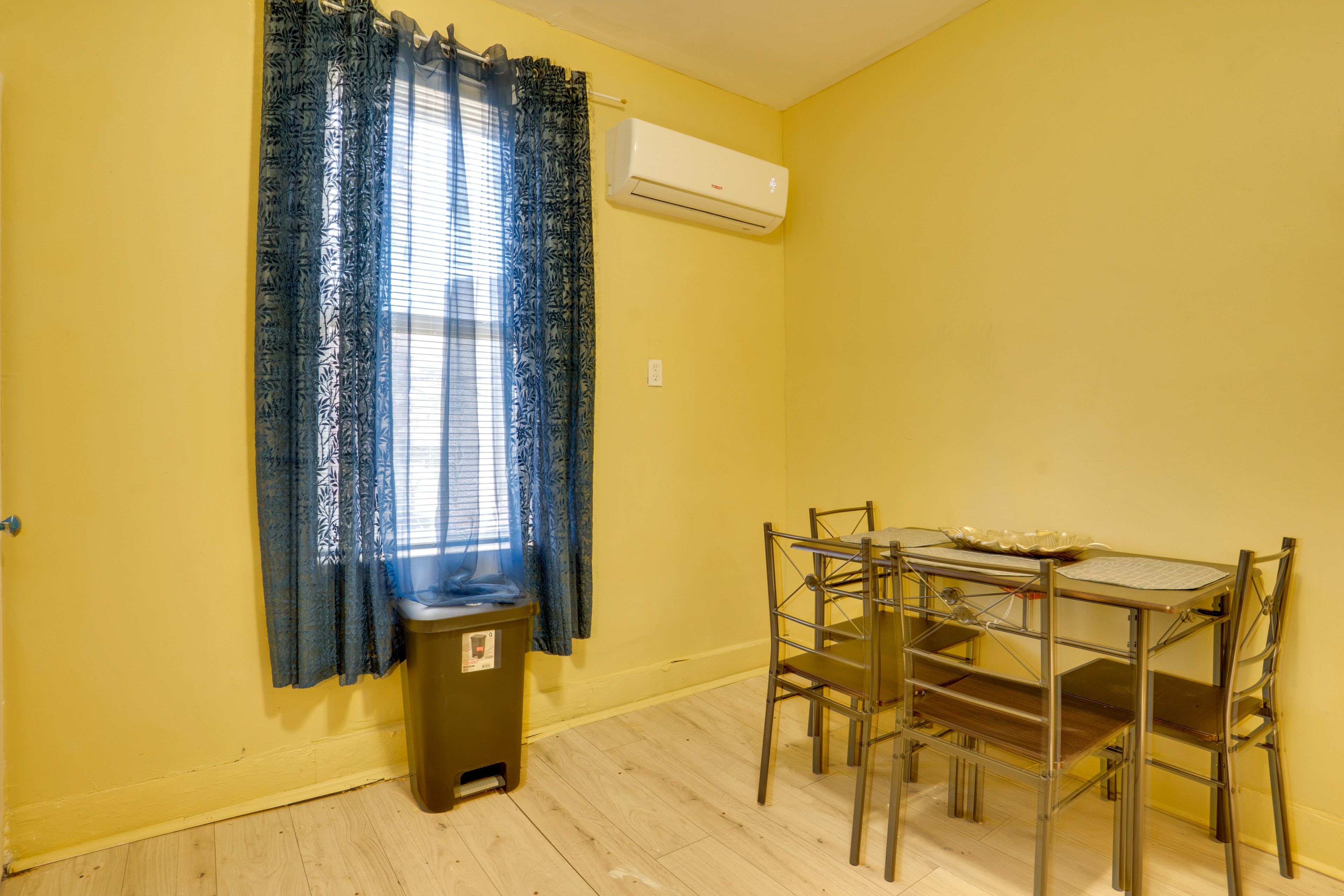 Dining Area | Dishware & Flatware