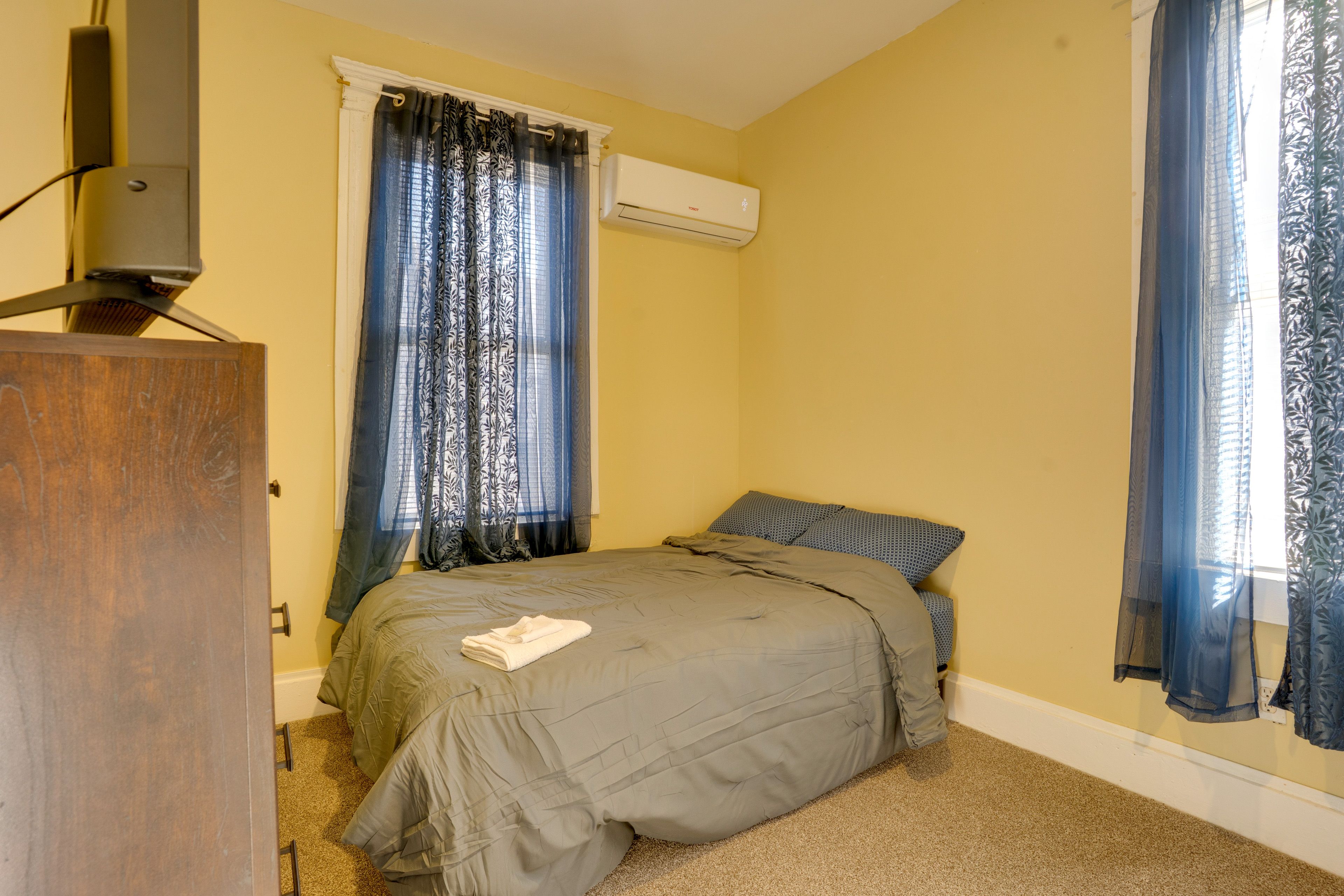 Bedroom 3 | Full Bed | Smart TV