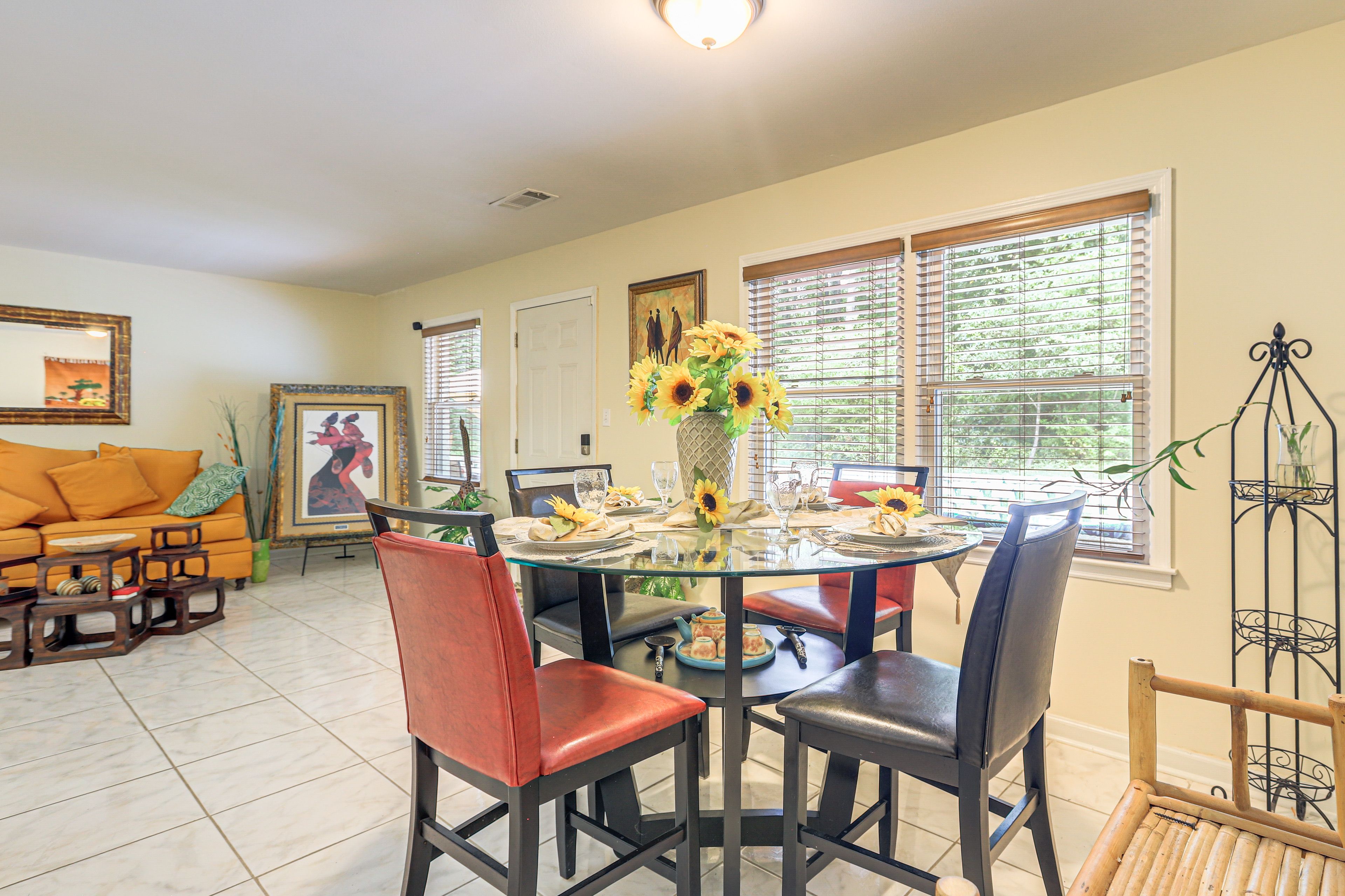 Fayetteville Vacation Rental | 2BR | 2BA | 2,000 Sq Ft