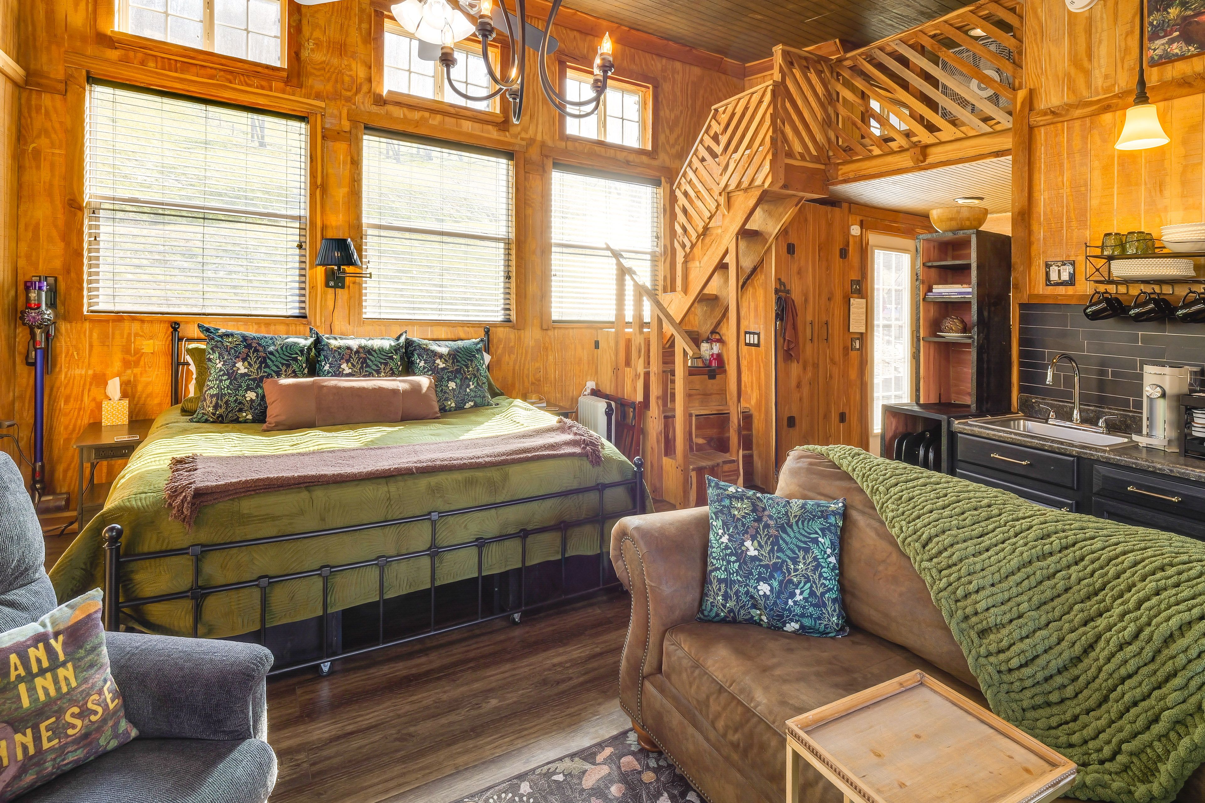 Studio | King Bed | 1st Floor