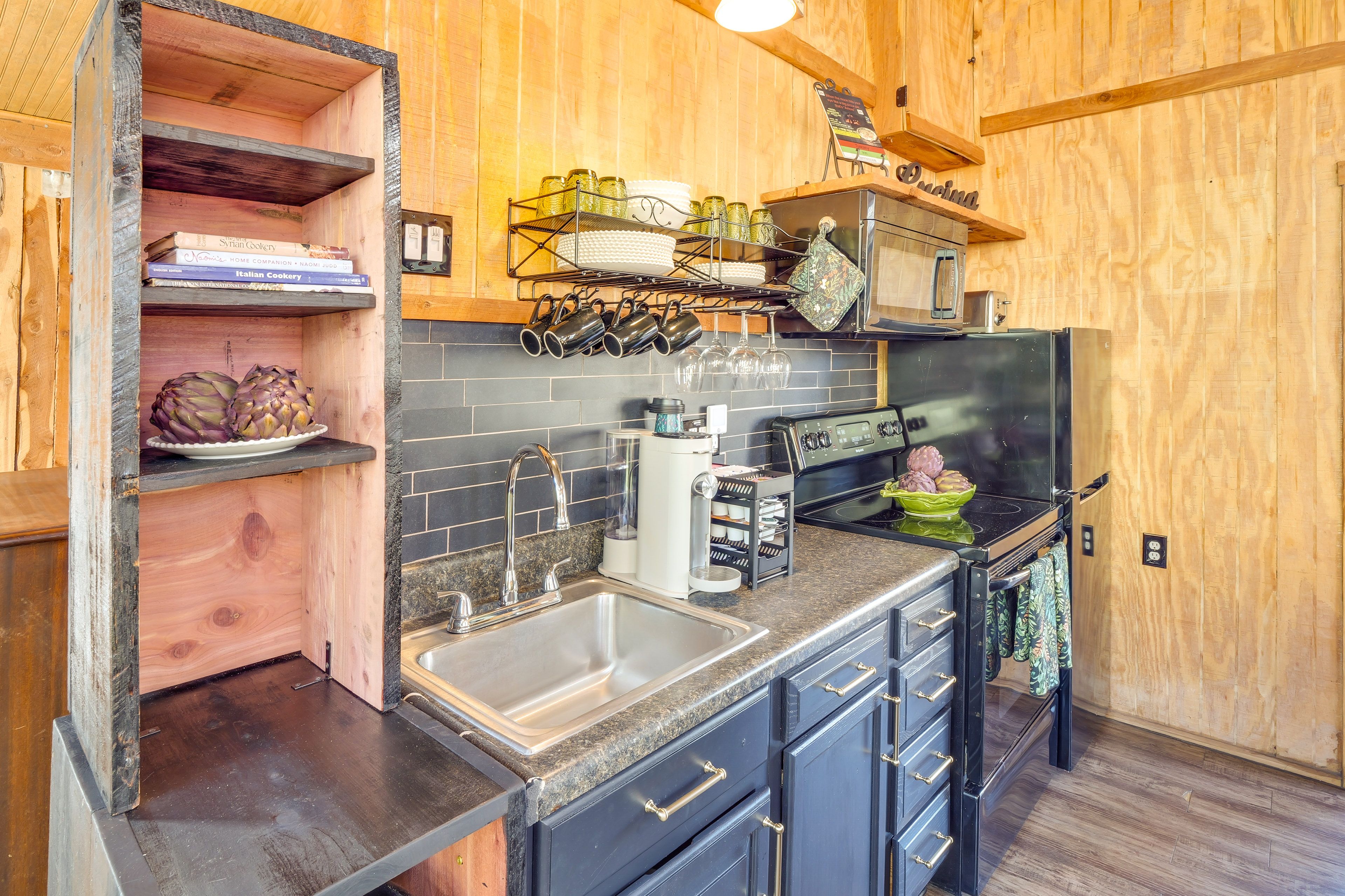 Kitchen | Toaster | 1st Floor