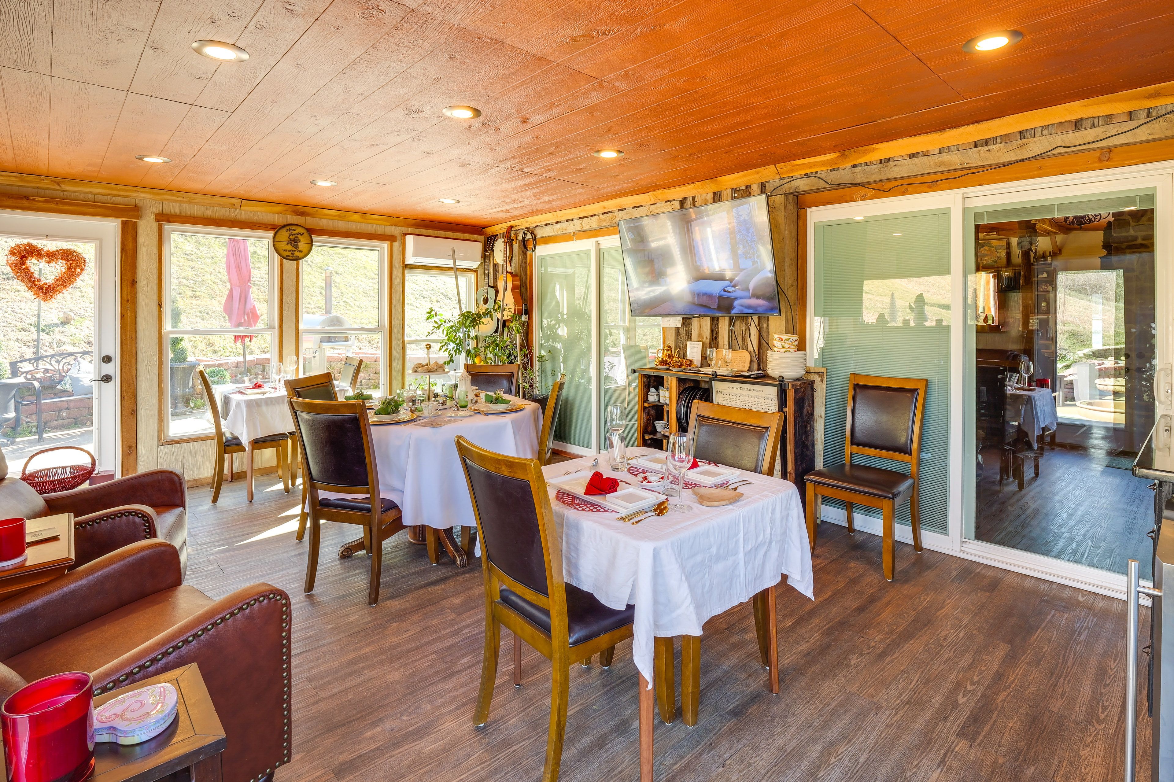 Shared Dining Room | Flat-Screen TV