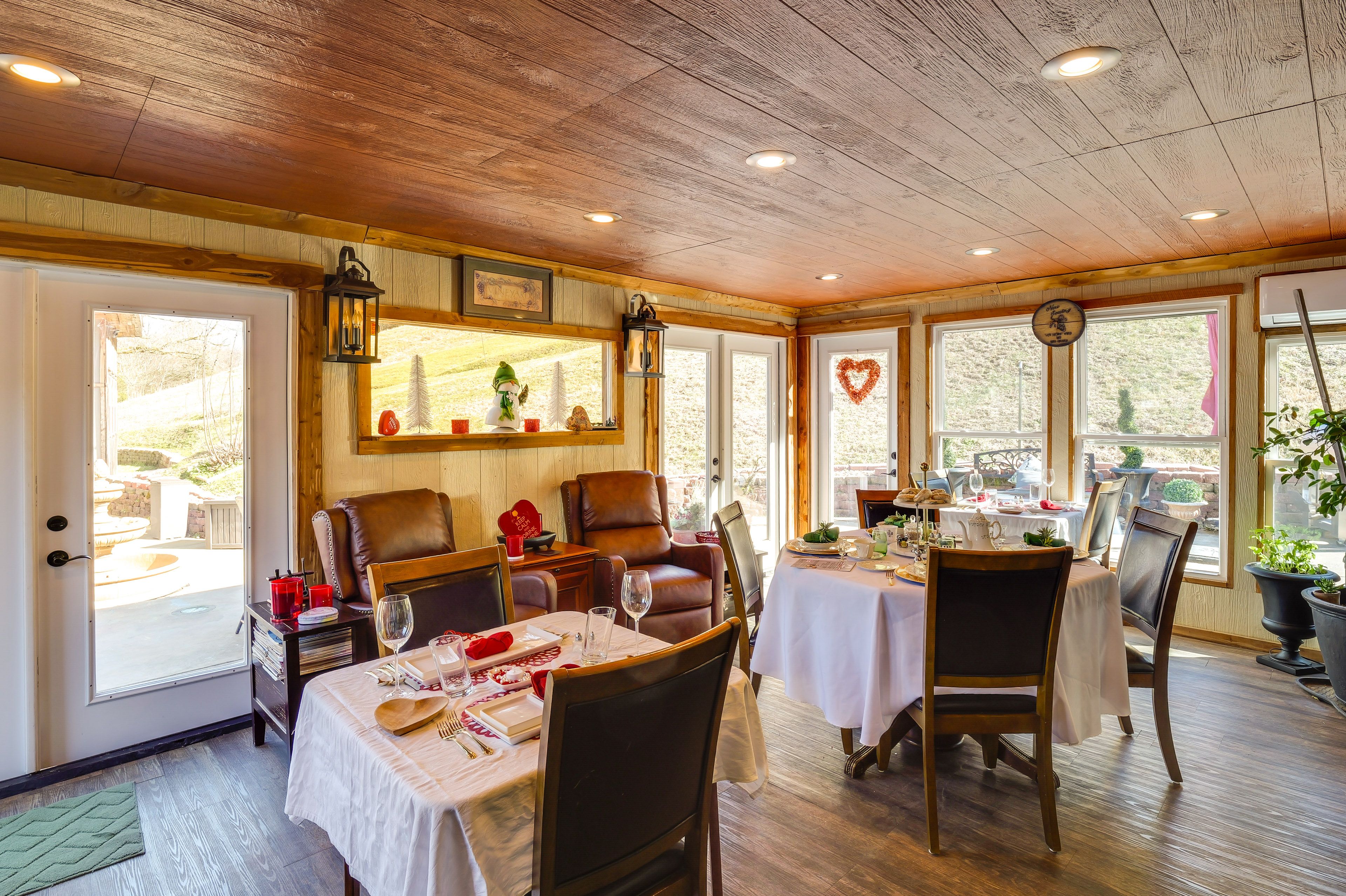 Shared Dining Room | Flat-Screen TV
