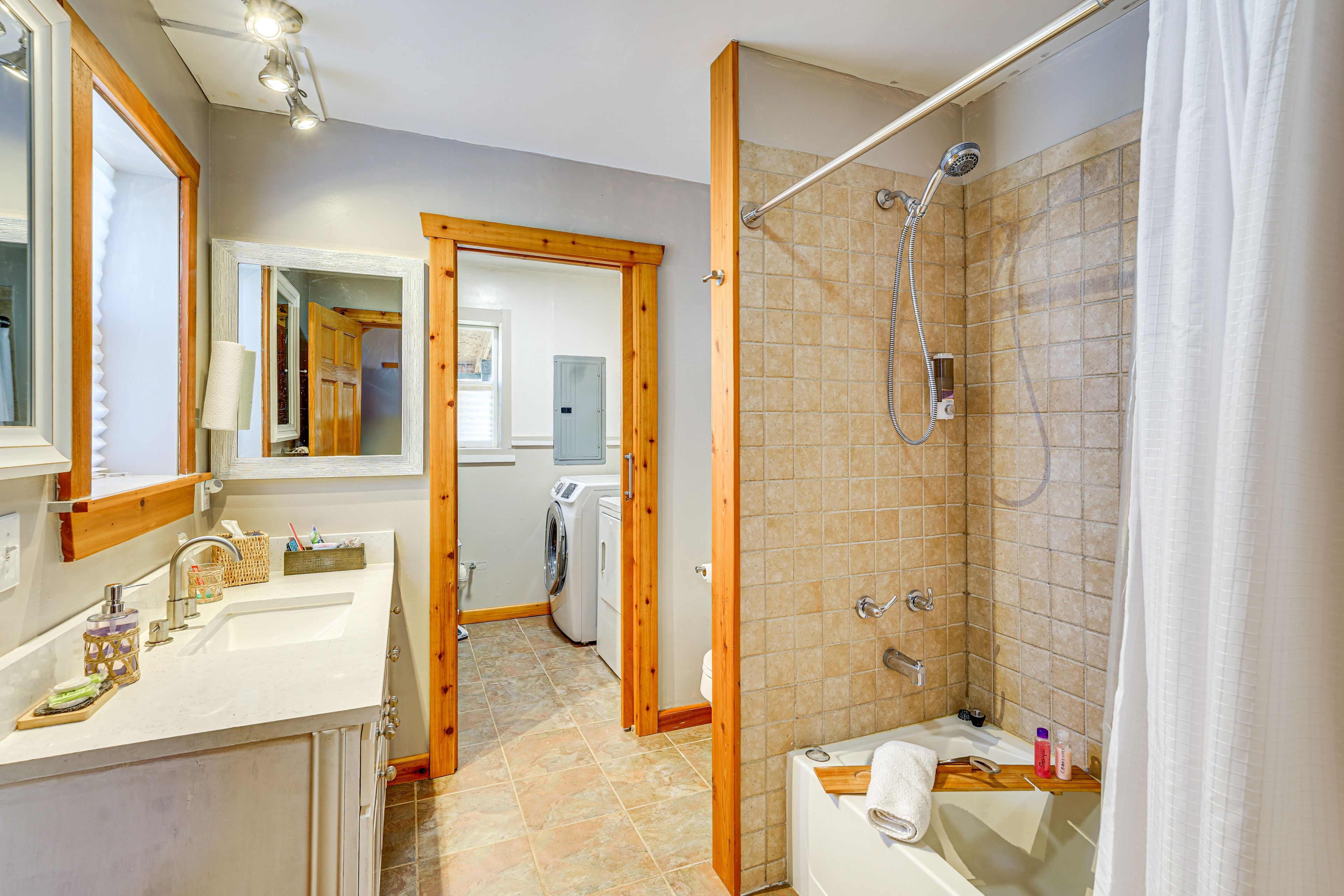 Full Bath | Complimentary Toiletries | Towels Provided | Main Level