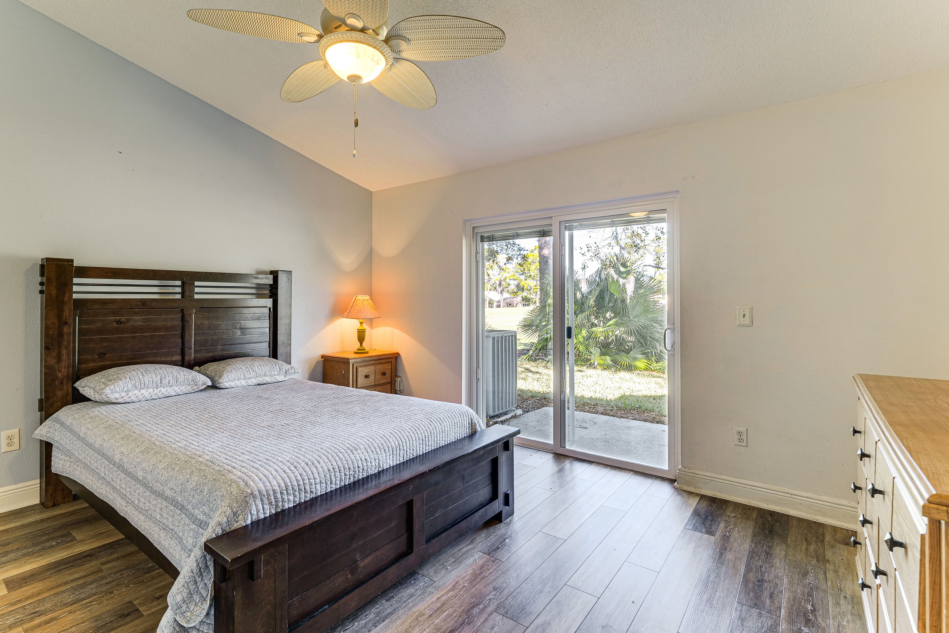 Bedroom 2 | Queen Bed