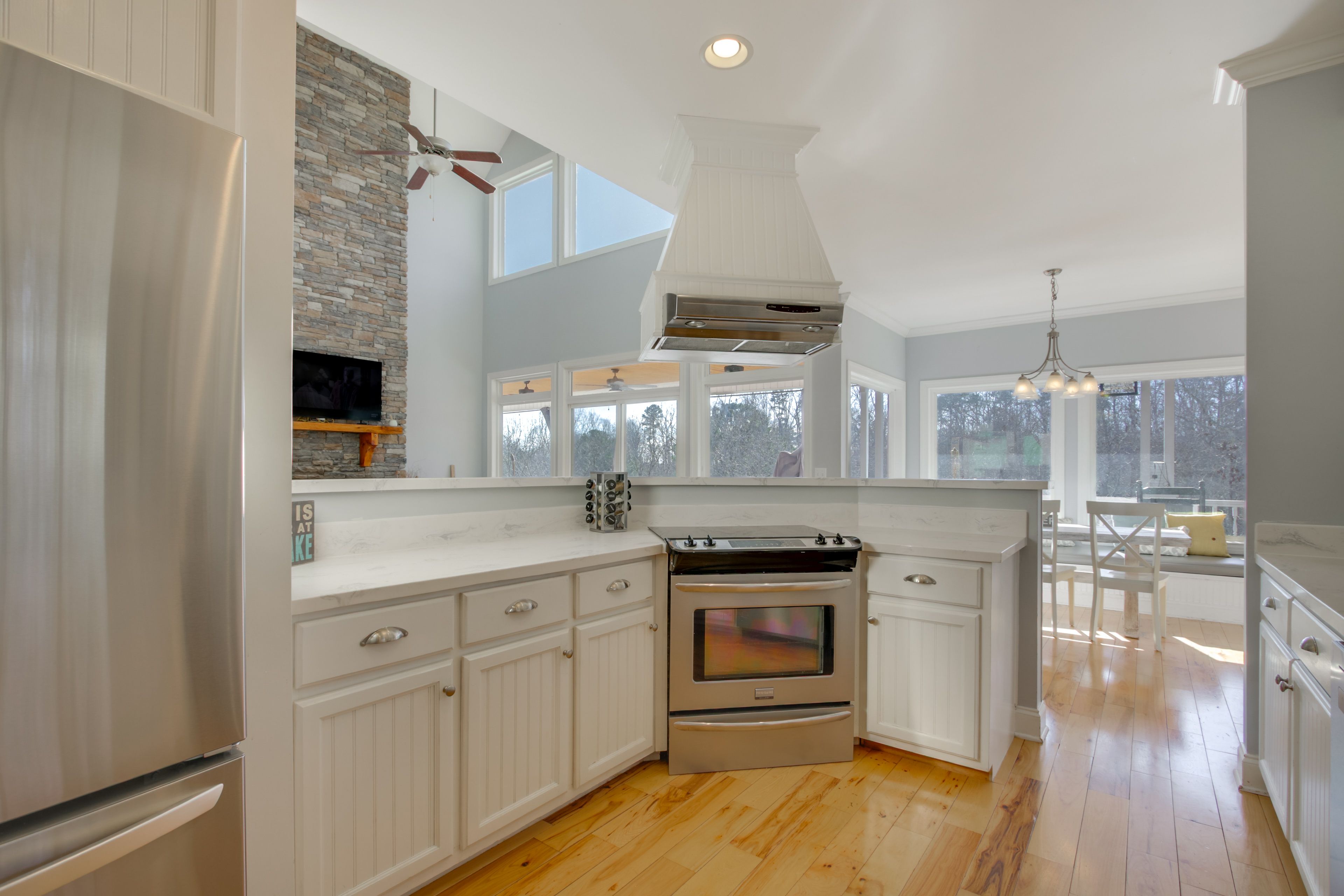 Kitchen | Main Level