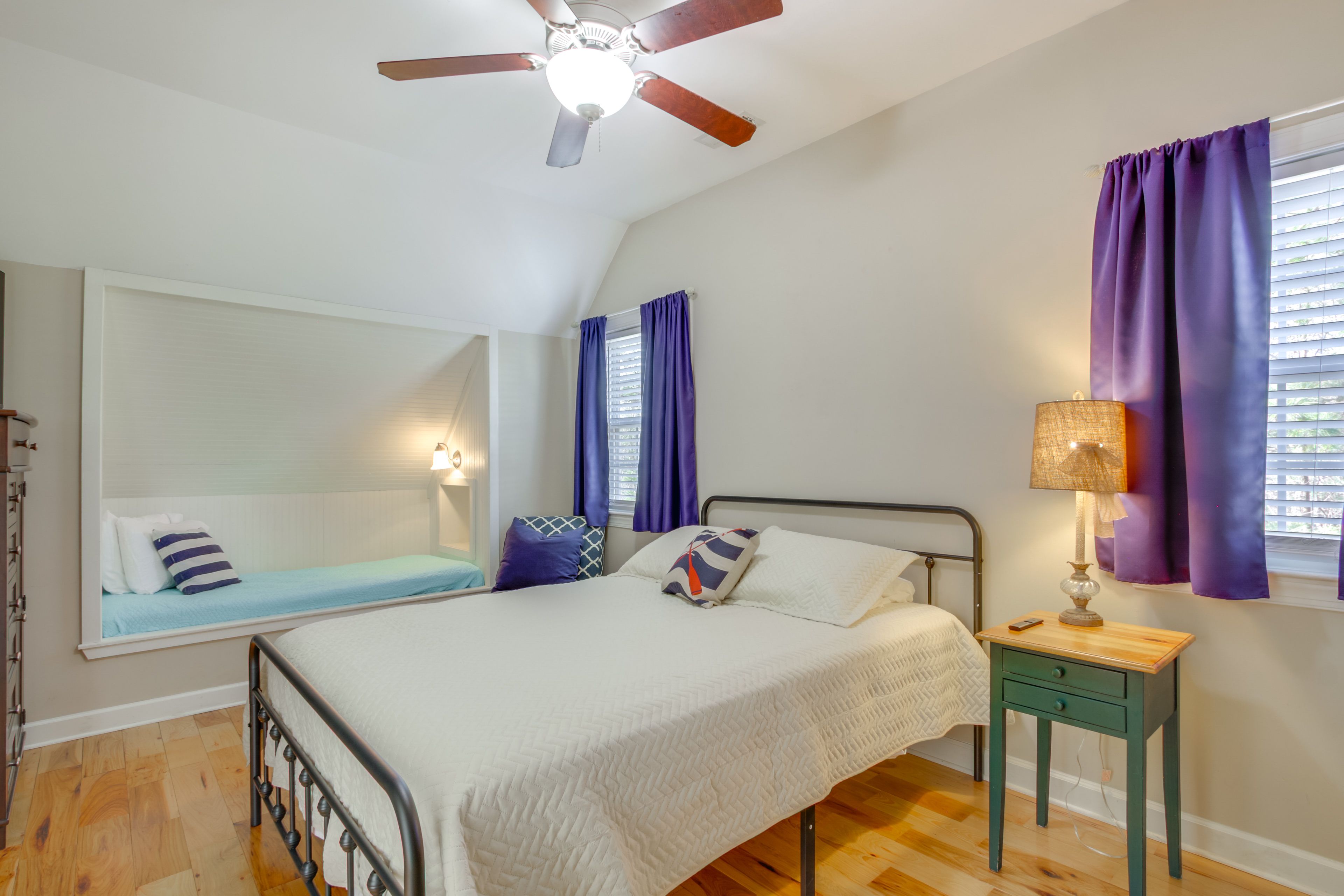 Bedroom 2 | Queen Bed | Twin Bed | Upper Level