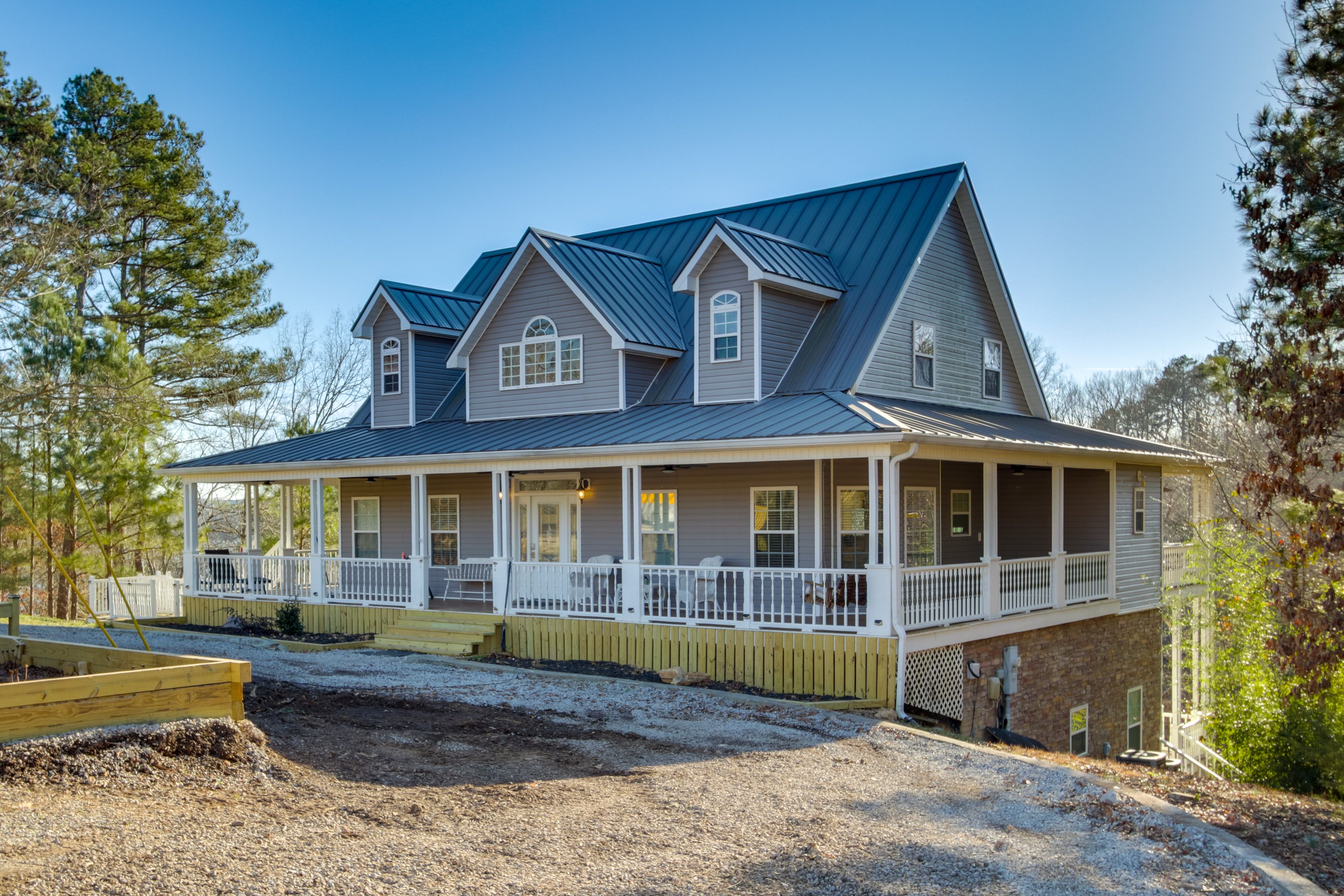 Shared Driveway Parking | 8 Vehicles