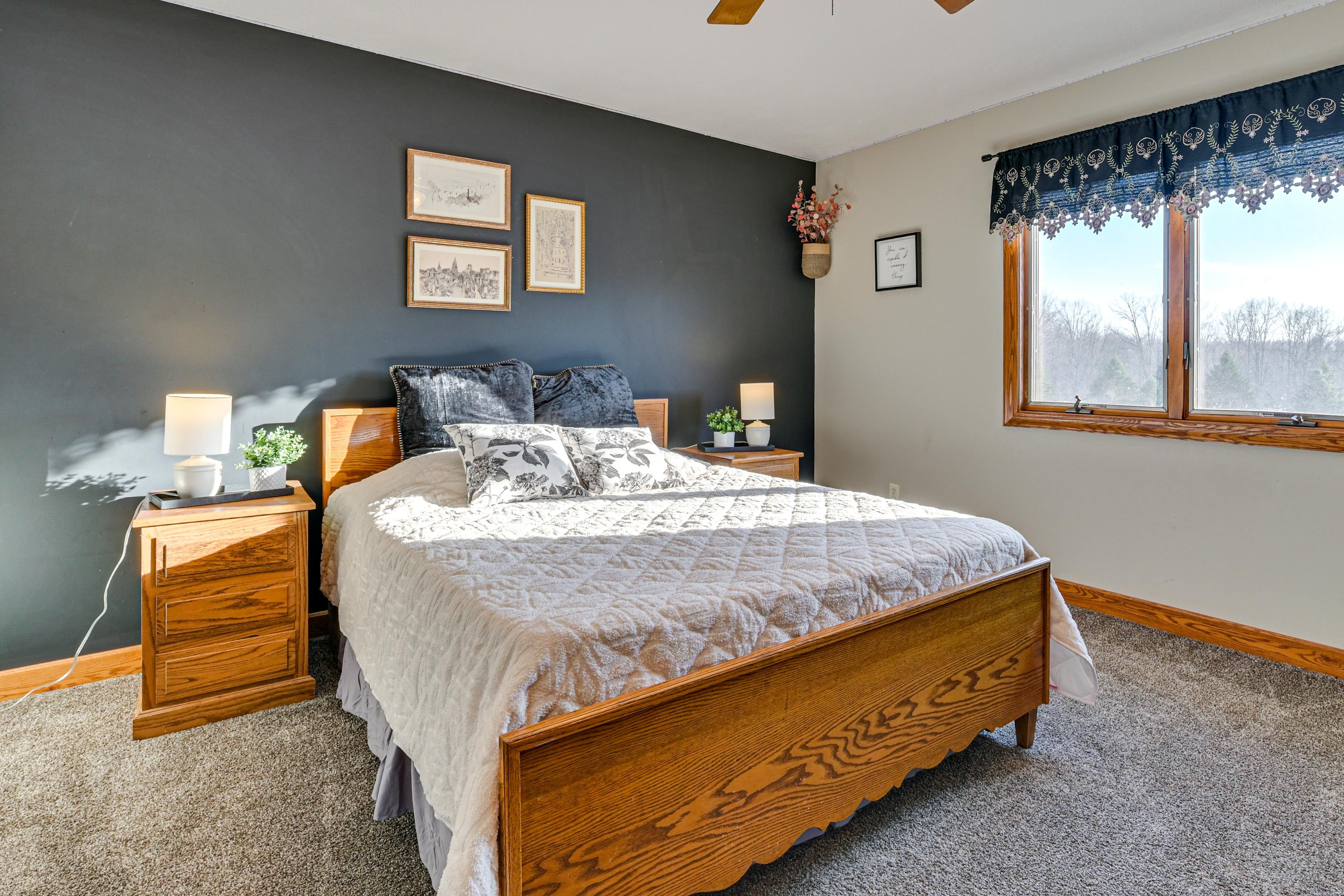 Bedroom 3 | Queen Bed