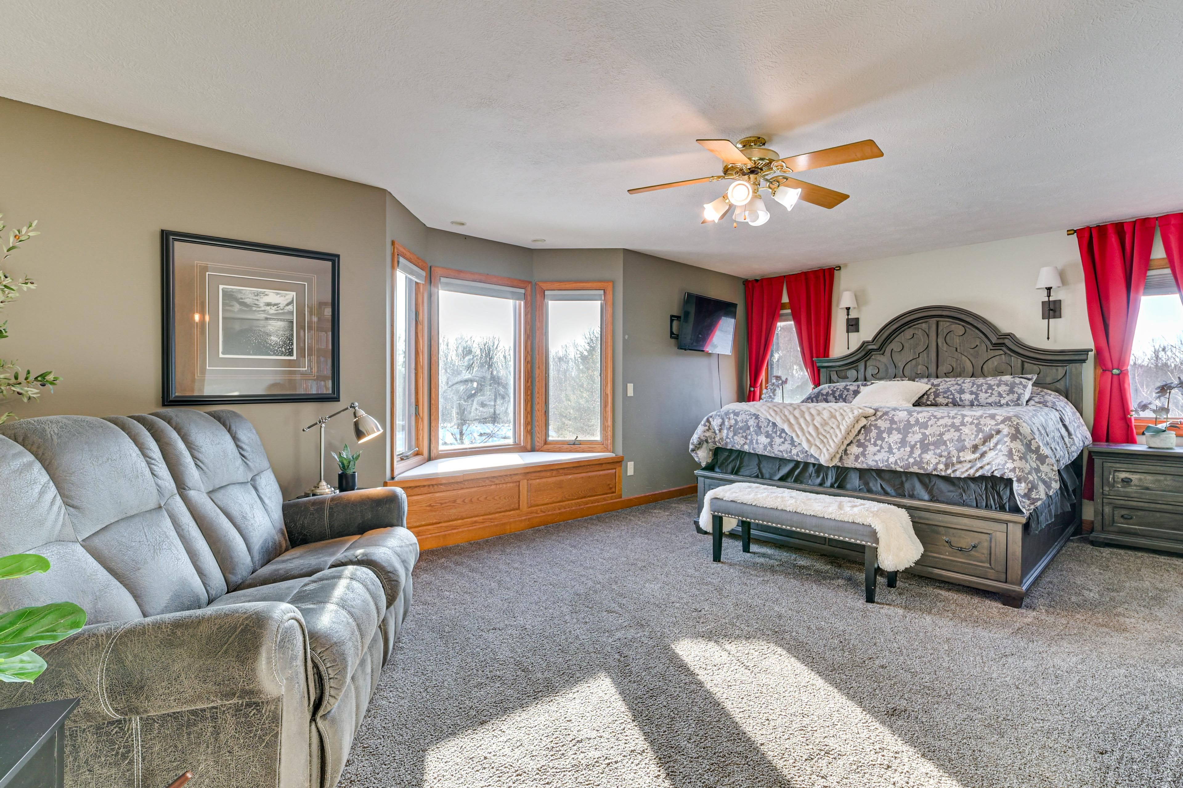 Bedroom 8 | King Bed