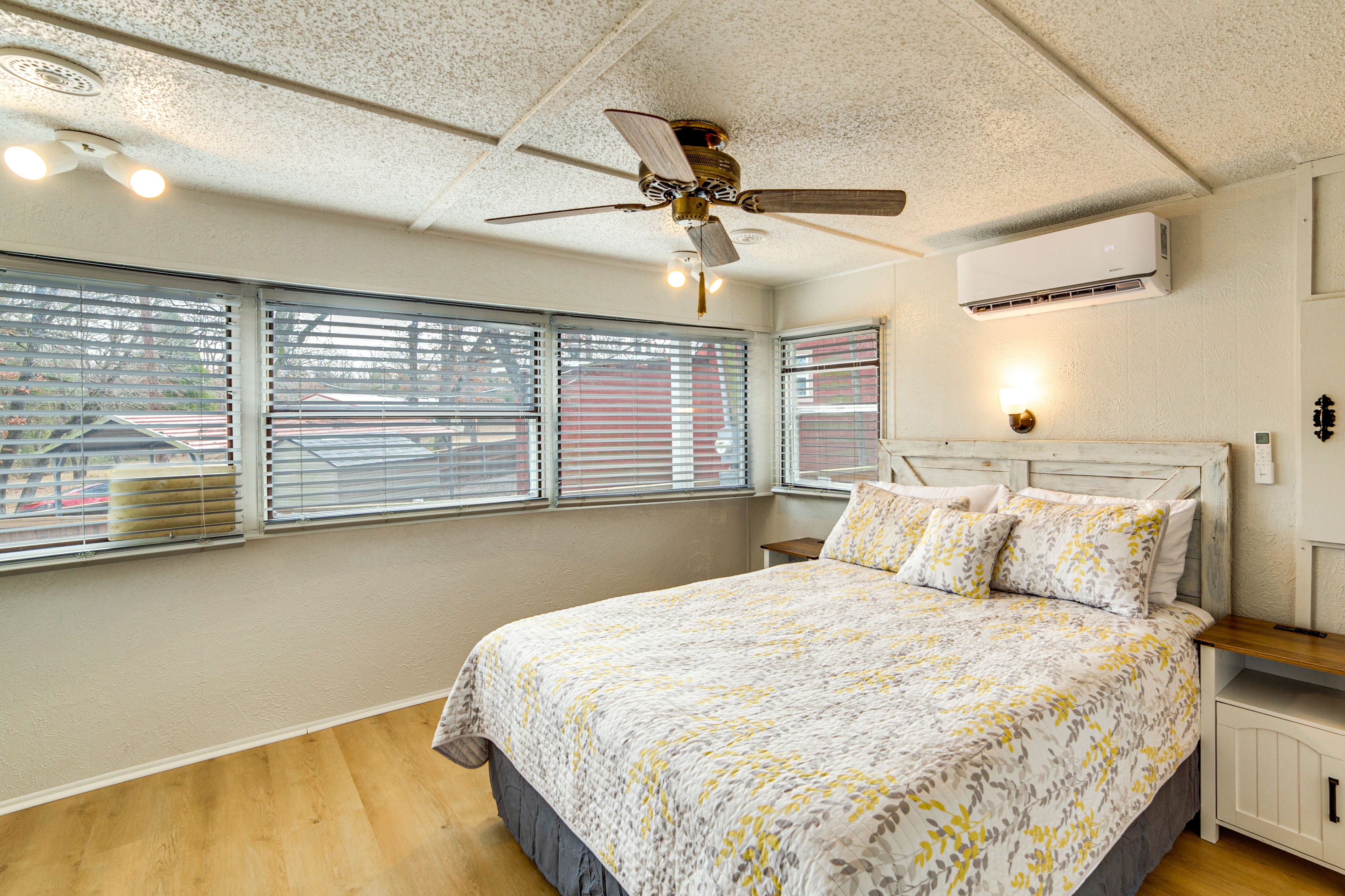 Bedroom 2 | Queen Bed