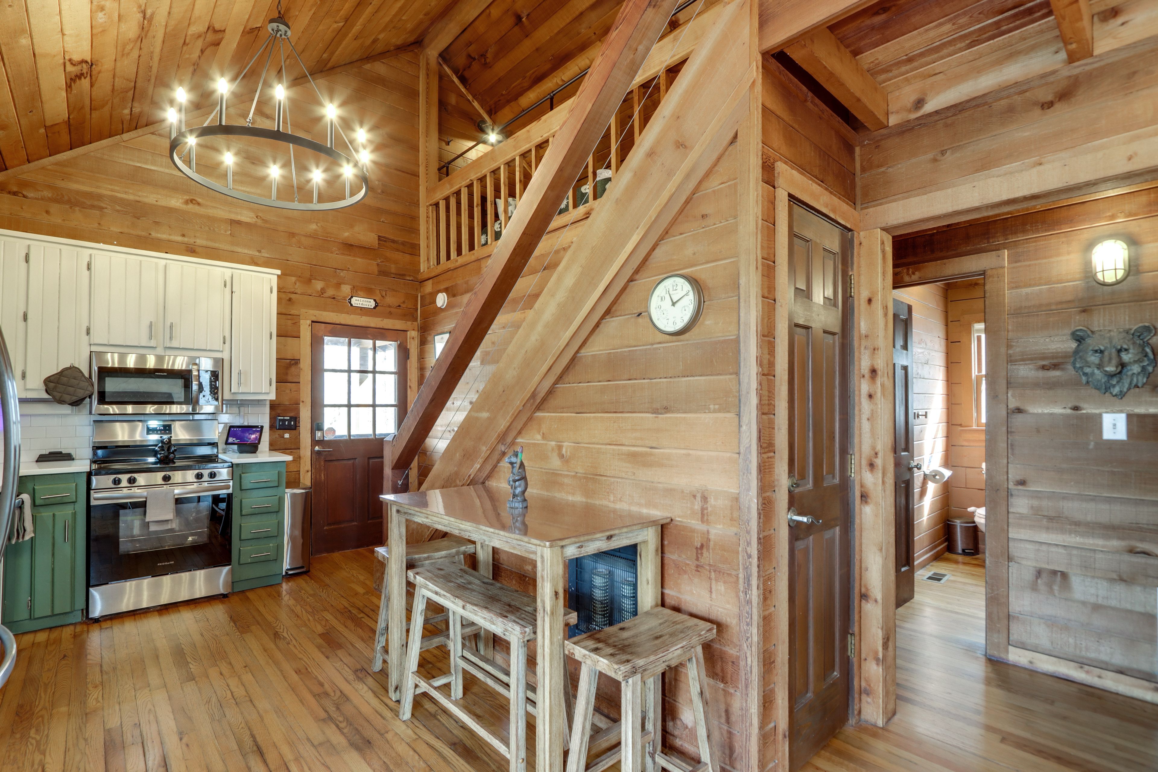 Kitchen & Dining Area | Main Level