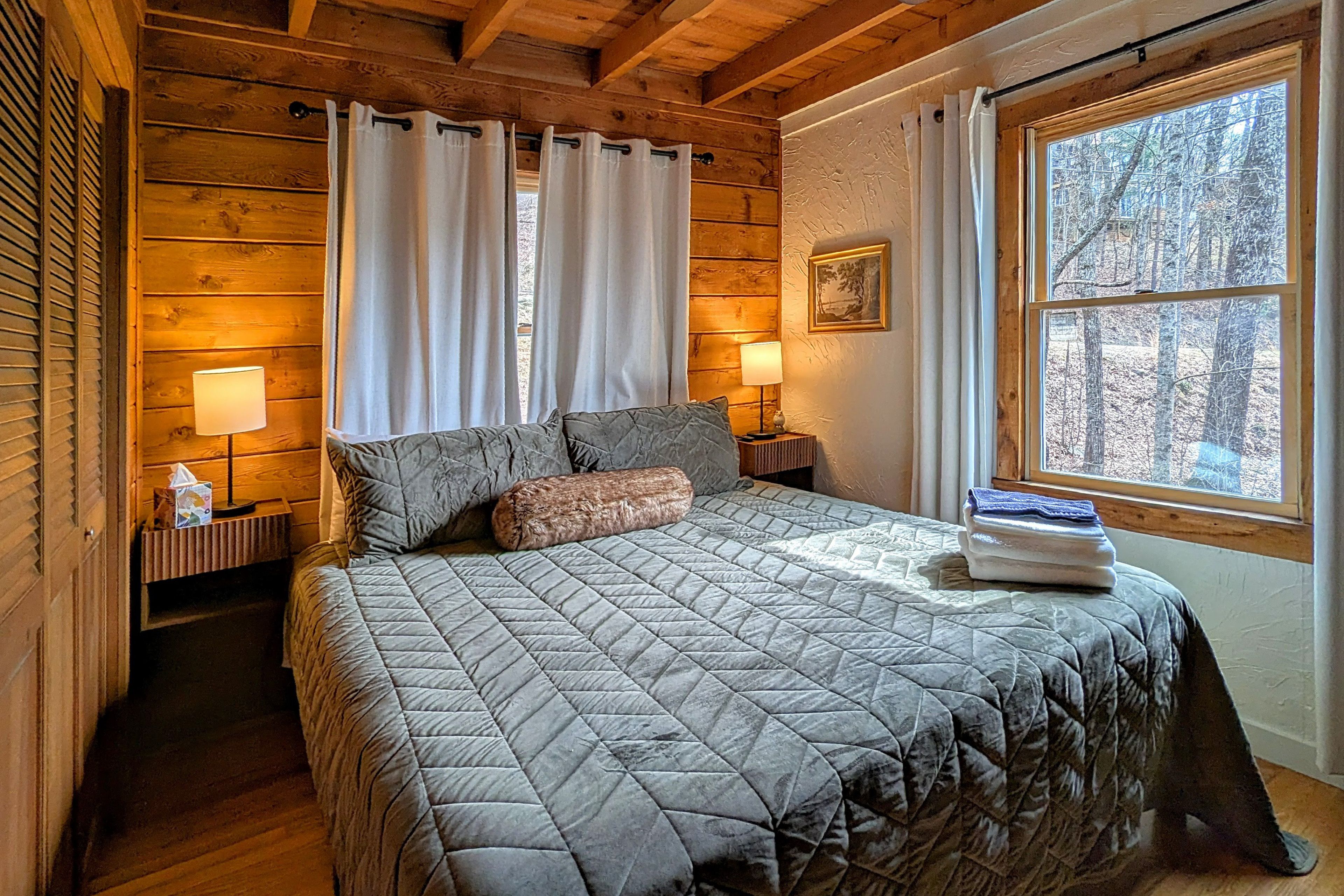 Bedroom 1 | Main Level | King Bed