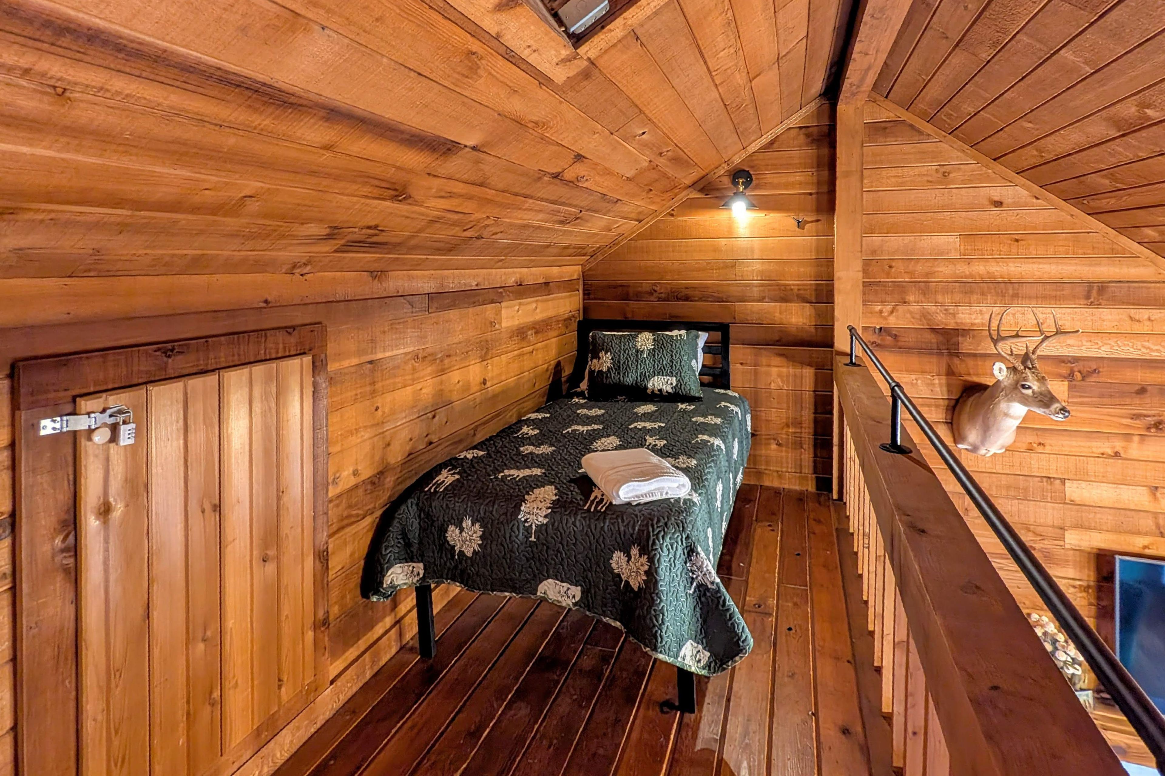 Loft | Upper Level | 2 Twin Beds