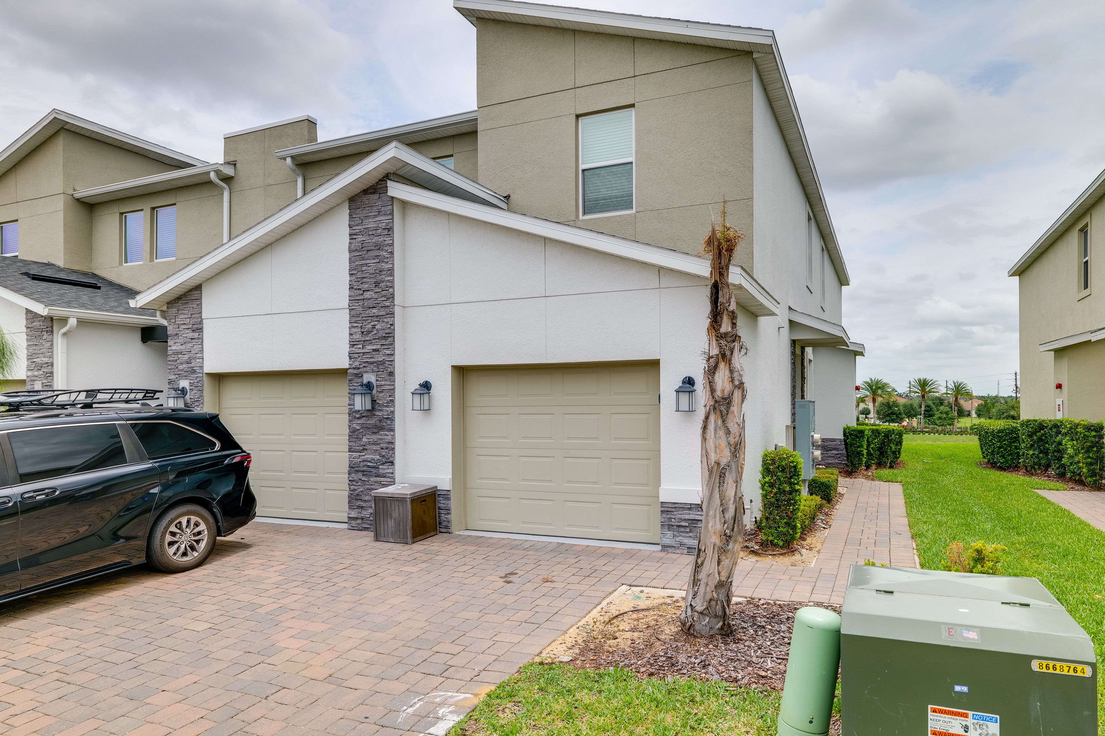Parking | Driveway (1 Vehicle) | Street Parking (3 Vehicles)