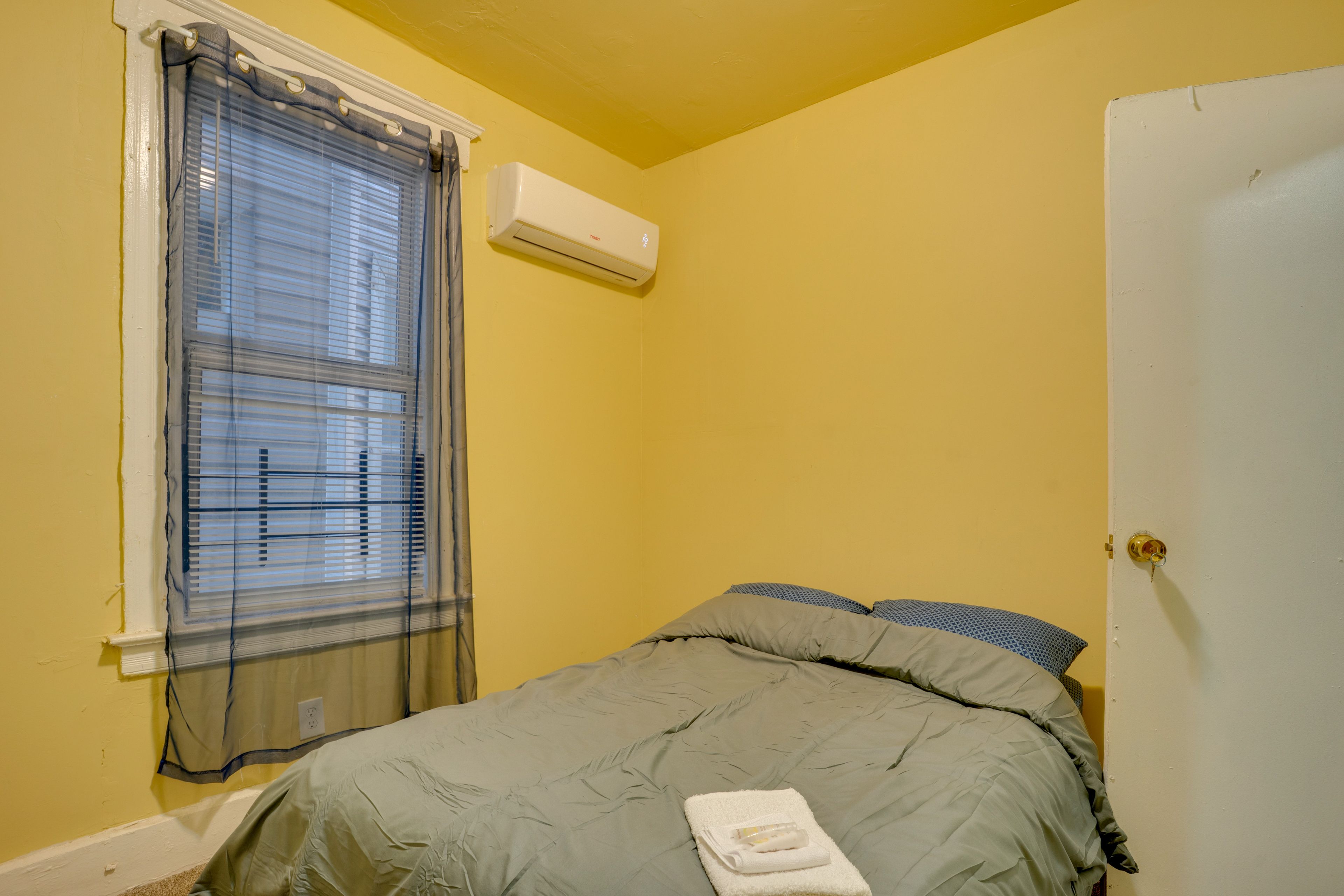 Bedroom 2 | Full Bed | Smart TV