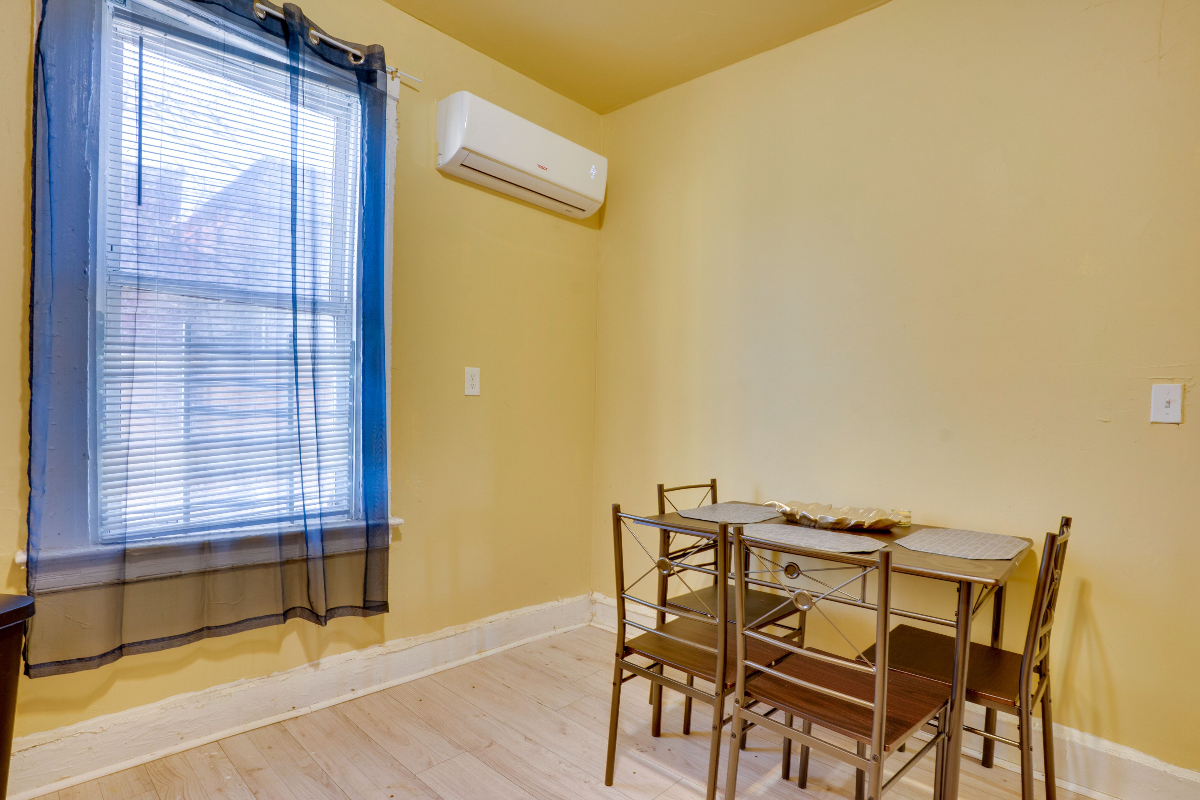 Dining Area | Dishware & Flatware