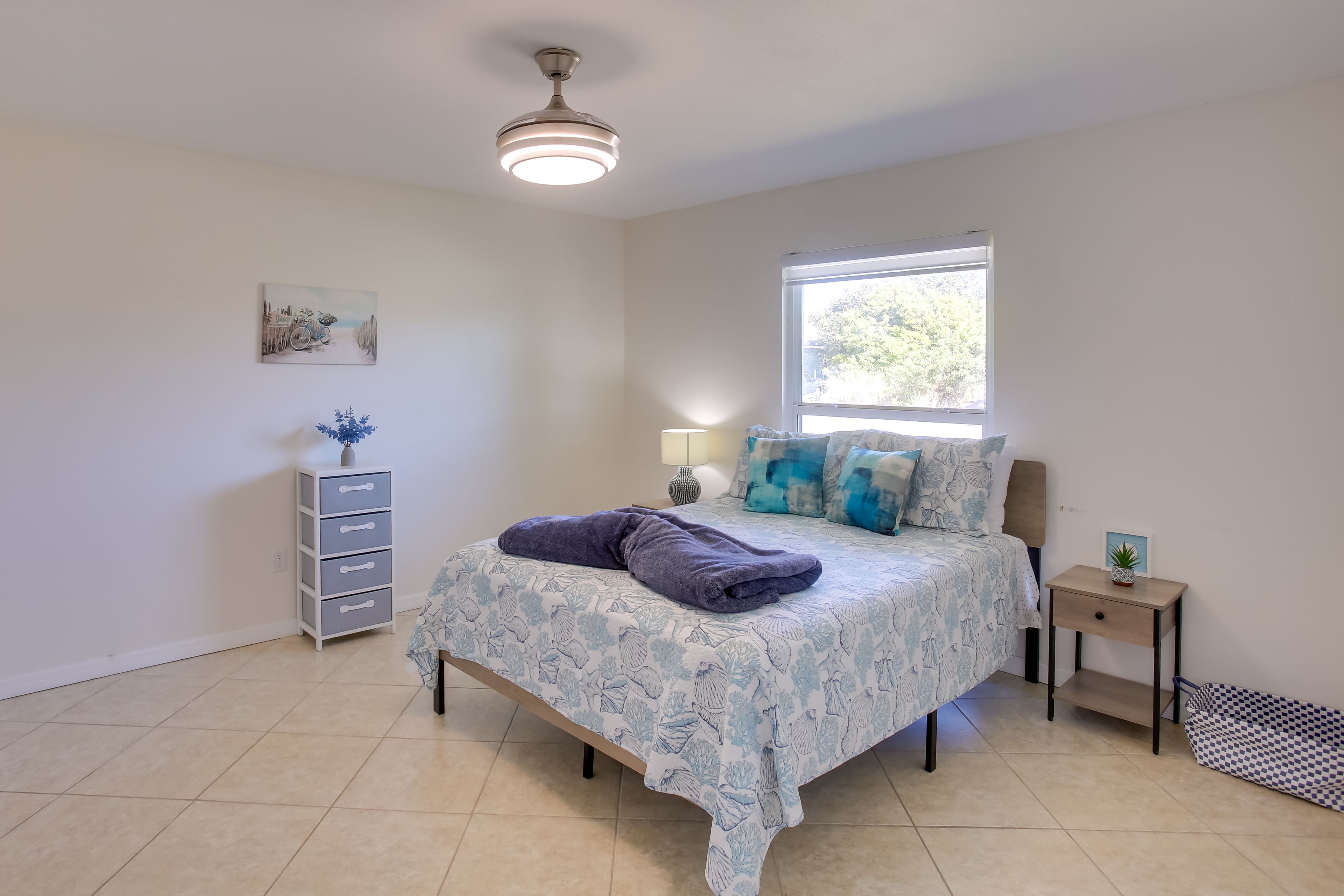 Bedroom 1 | Queen Bed