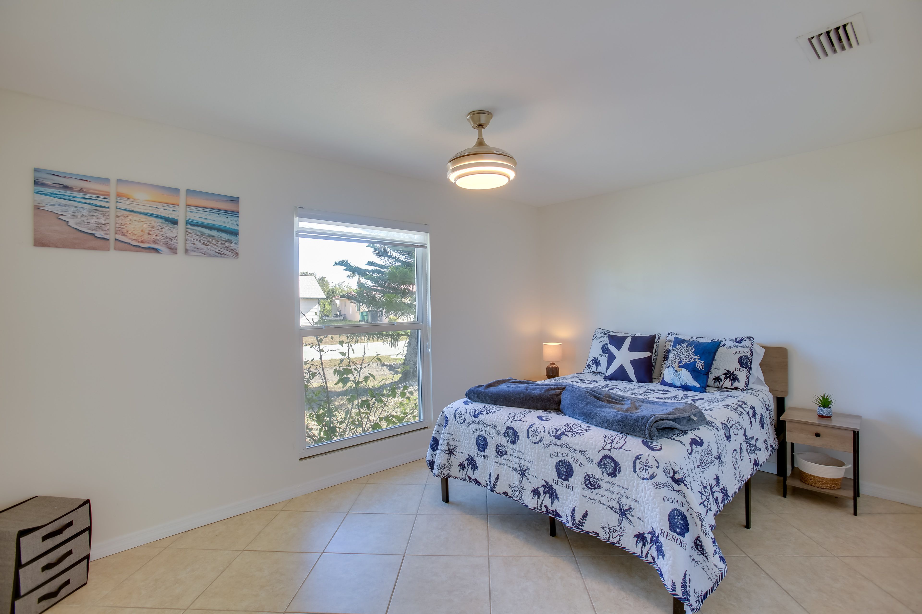 Bedroom 2 | Queen Bed