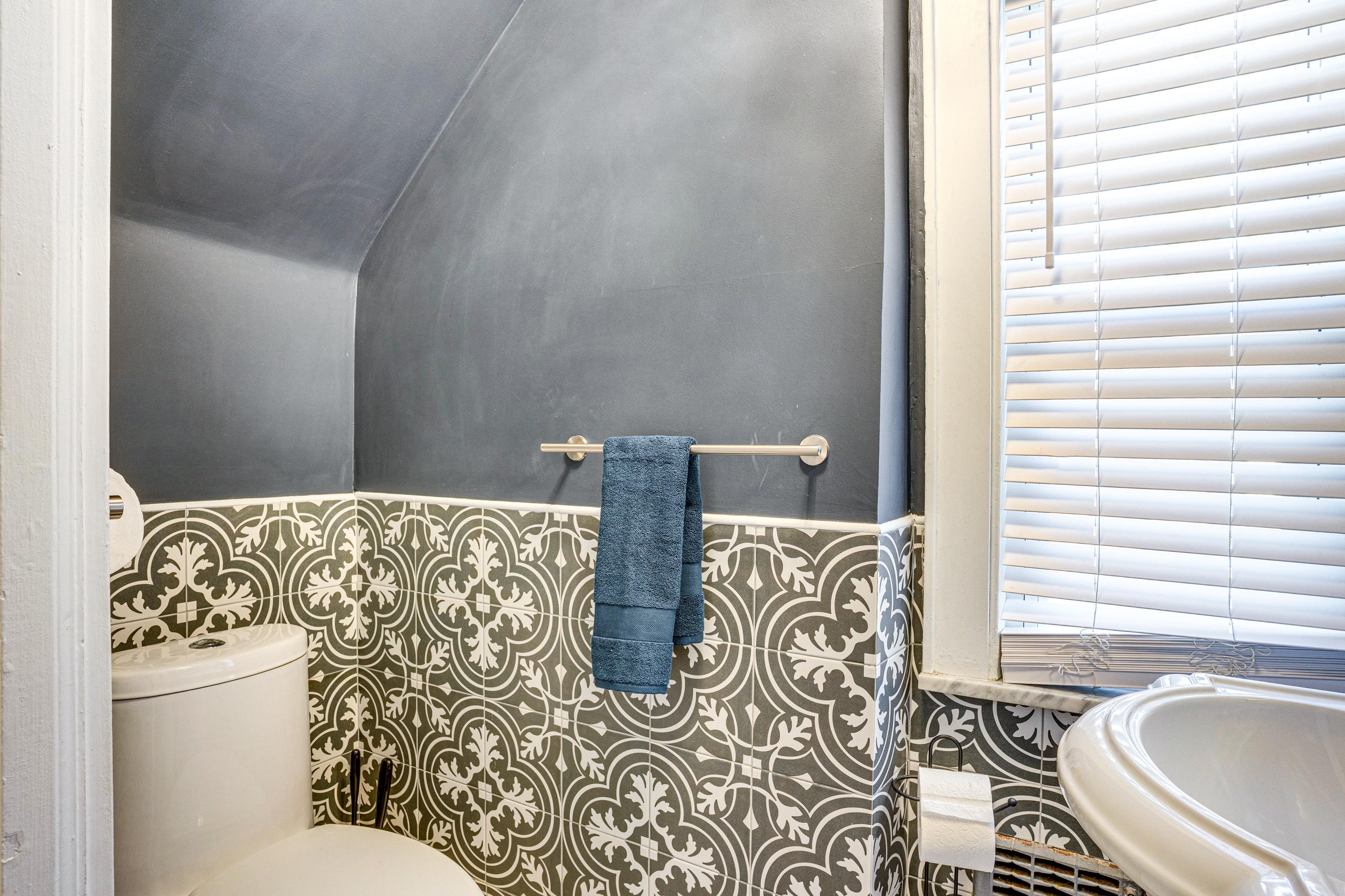 Half Bathroom | 1st Floor