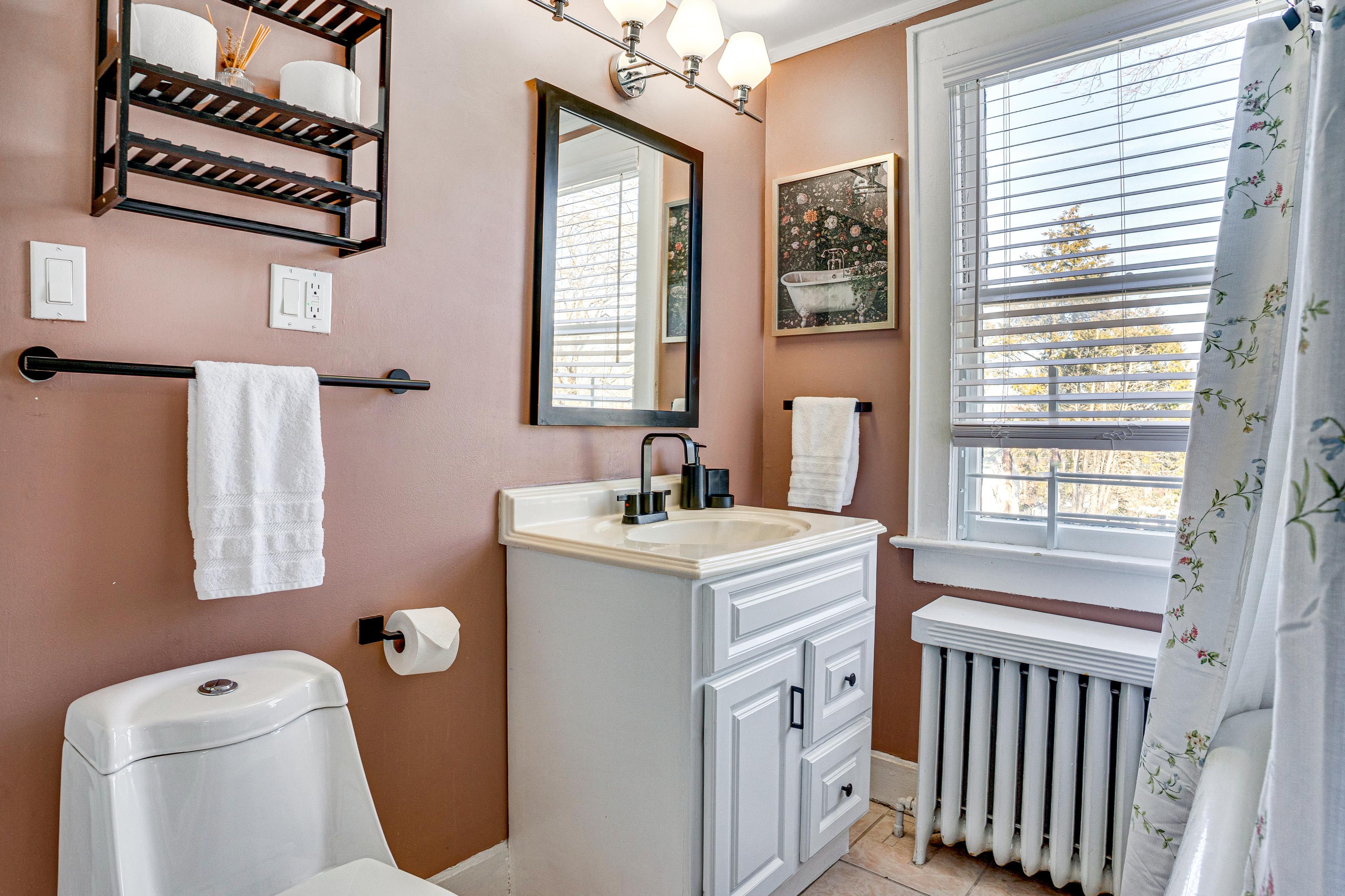 Bathroom | 2nd Floor