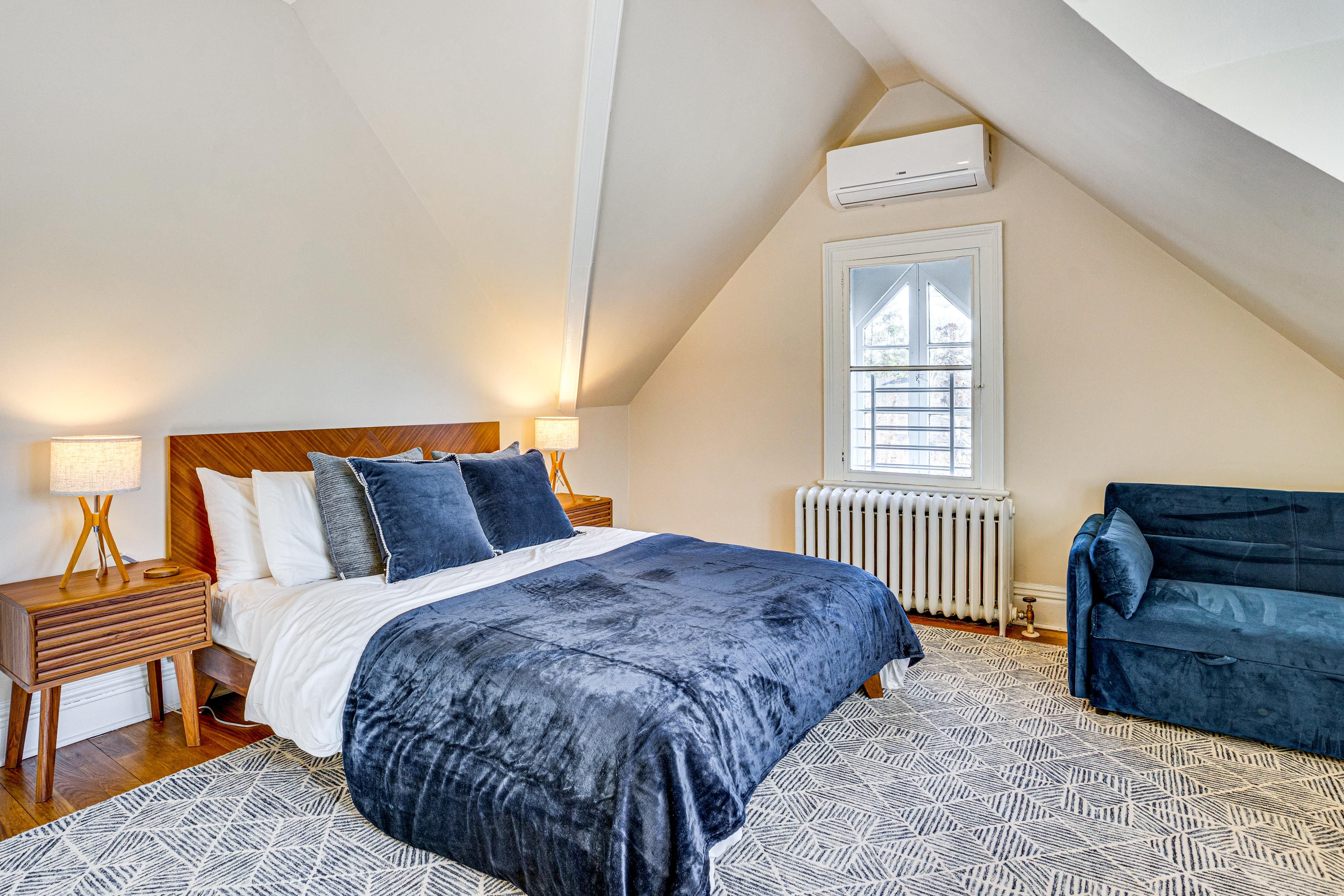 Bedroom 6 | Queen Bed | 3rd Floor