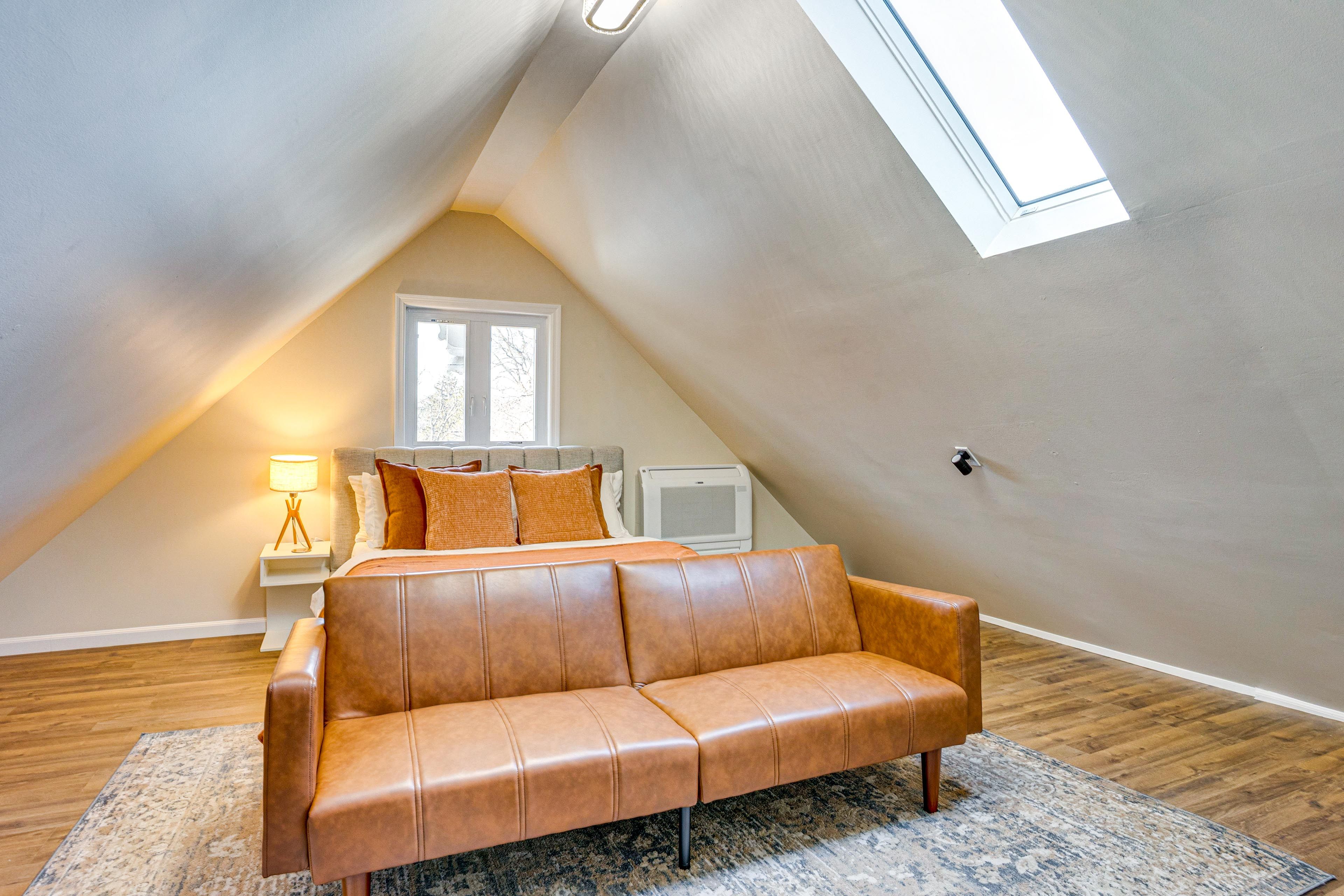 Bedroom 7 | Queen Bed | Twin Futon | 3rd Floor