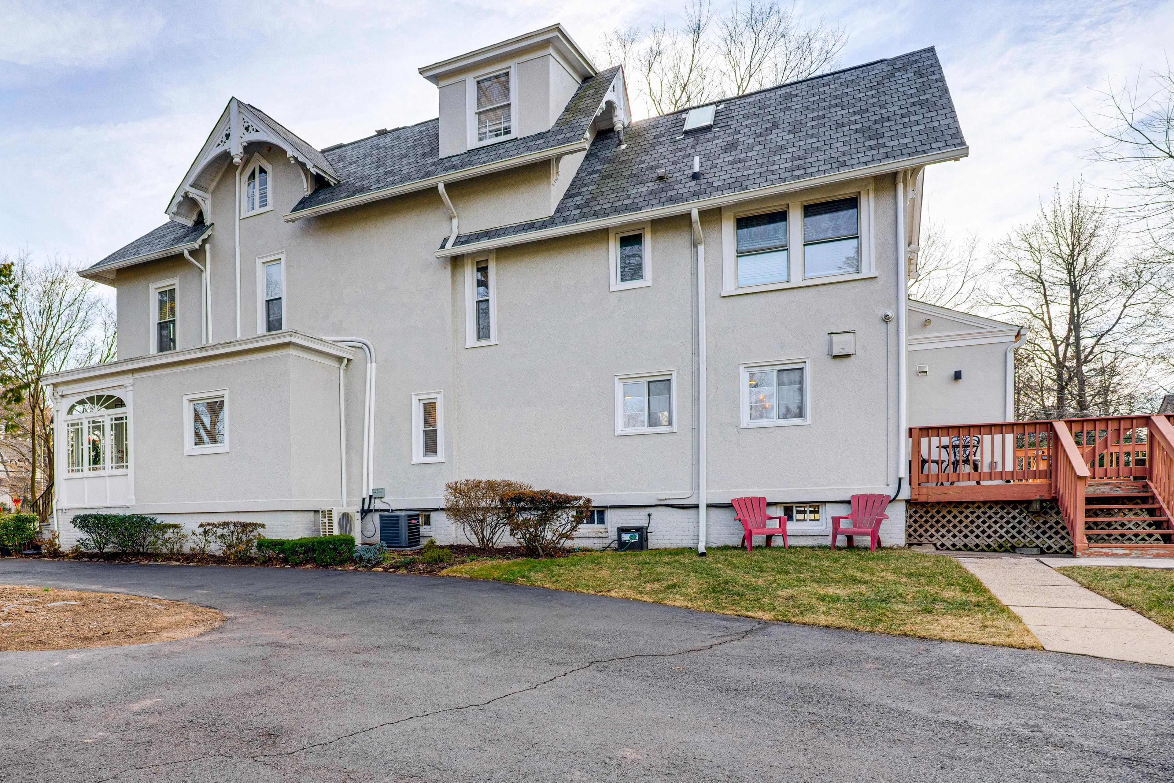 Parking | Driveway (5 Vehicles)