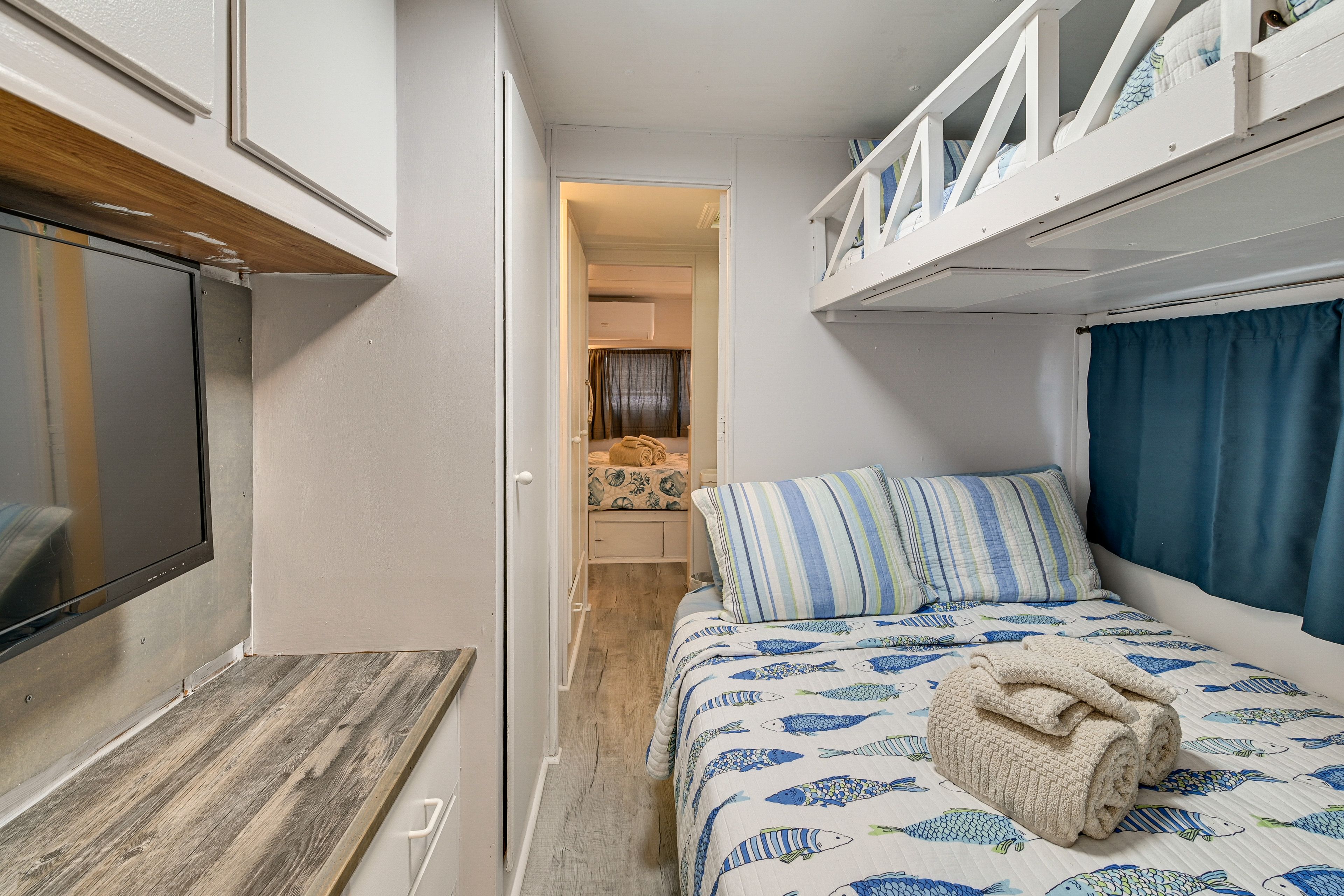 Bedroom 3 | Twin/Full Bunk Bed