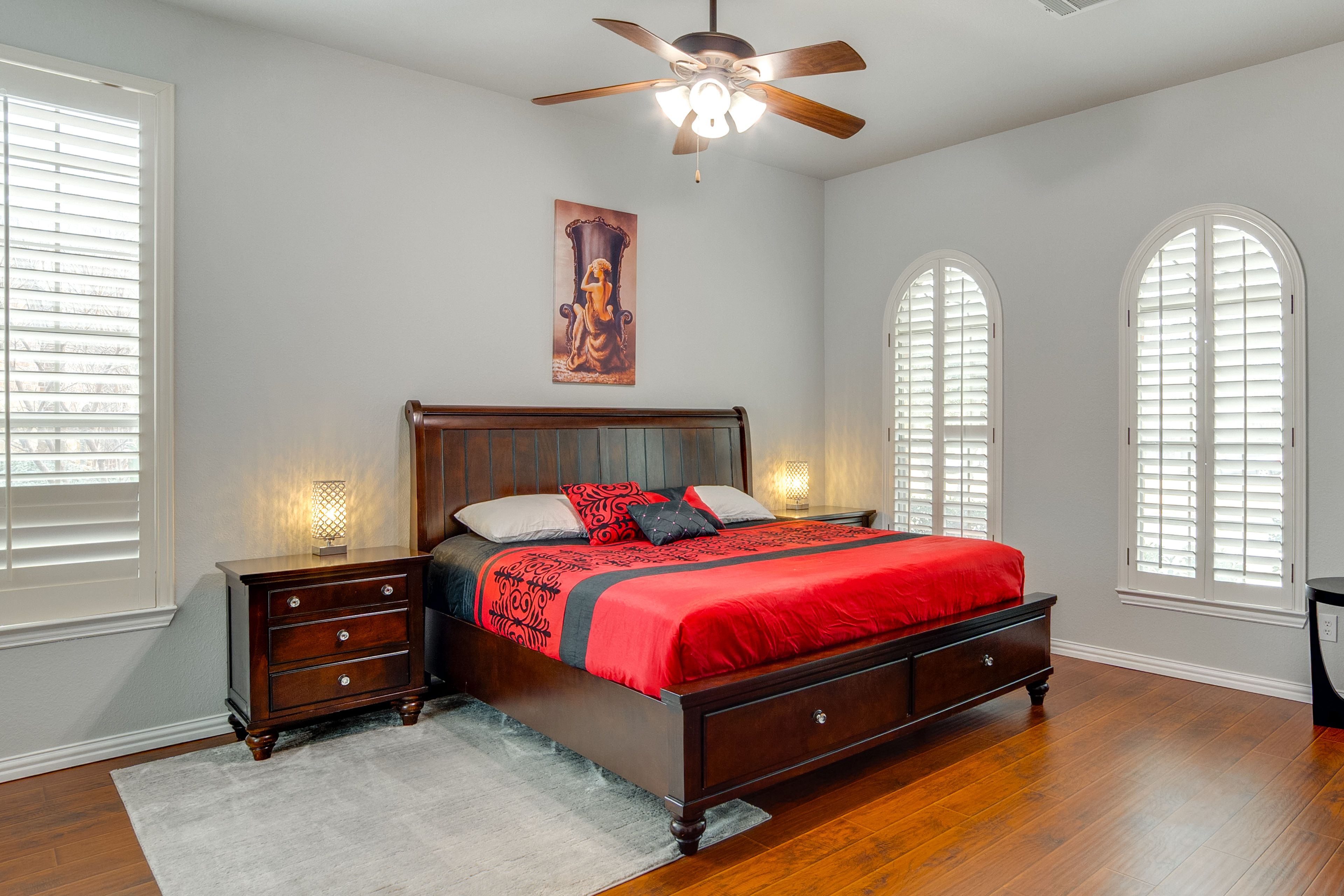 Bedroom 1 | King Bed | Smart TV | 1st Floor